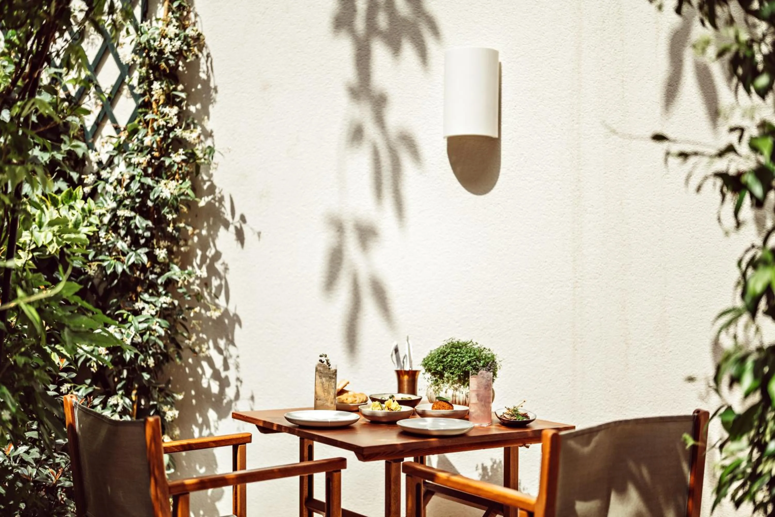 Garden view in Hôtel Monsieur Aristide