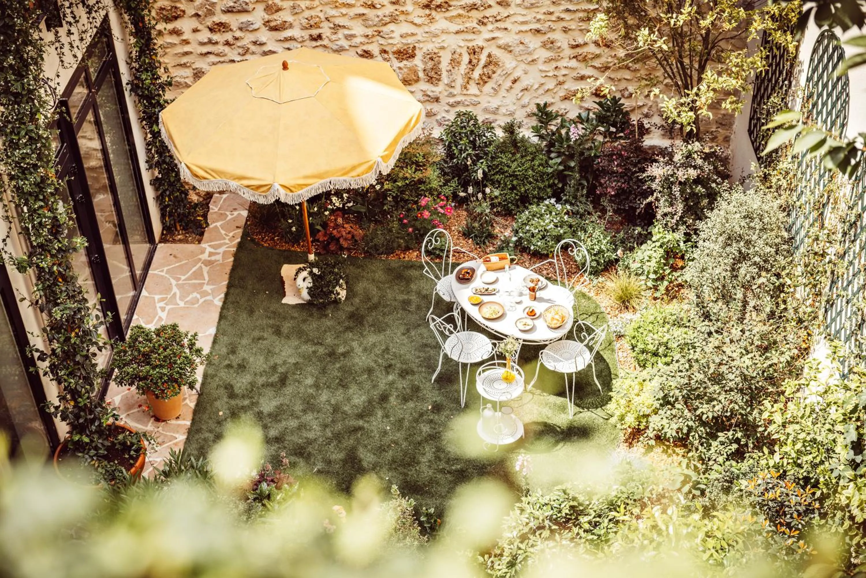 Garden view in Hôtel Monsieur Aristide