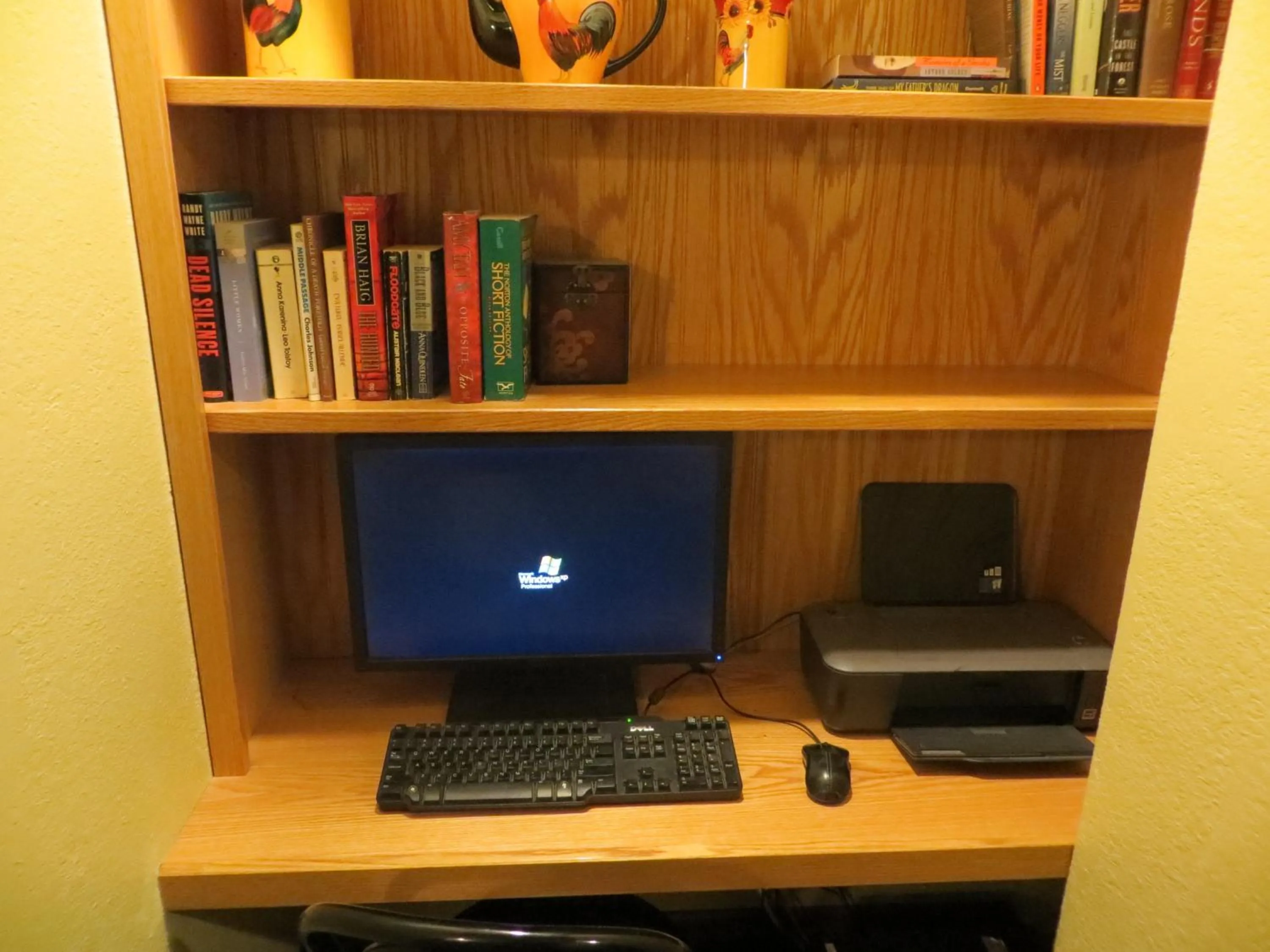 Library in Old Town Inn