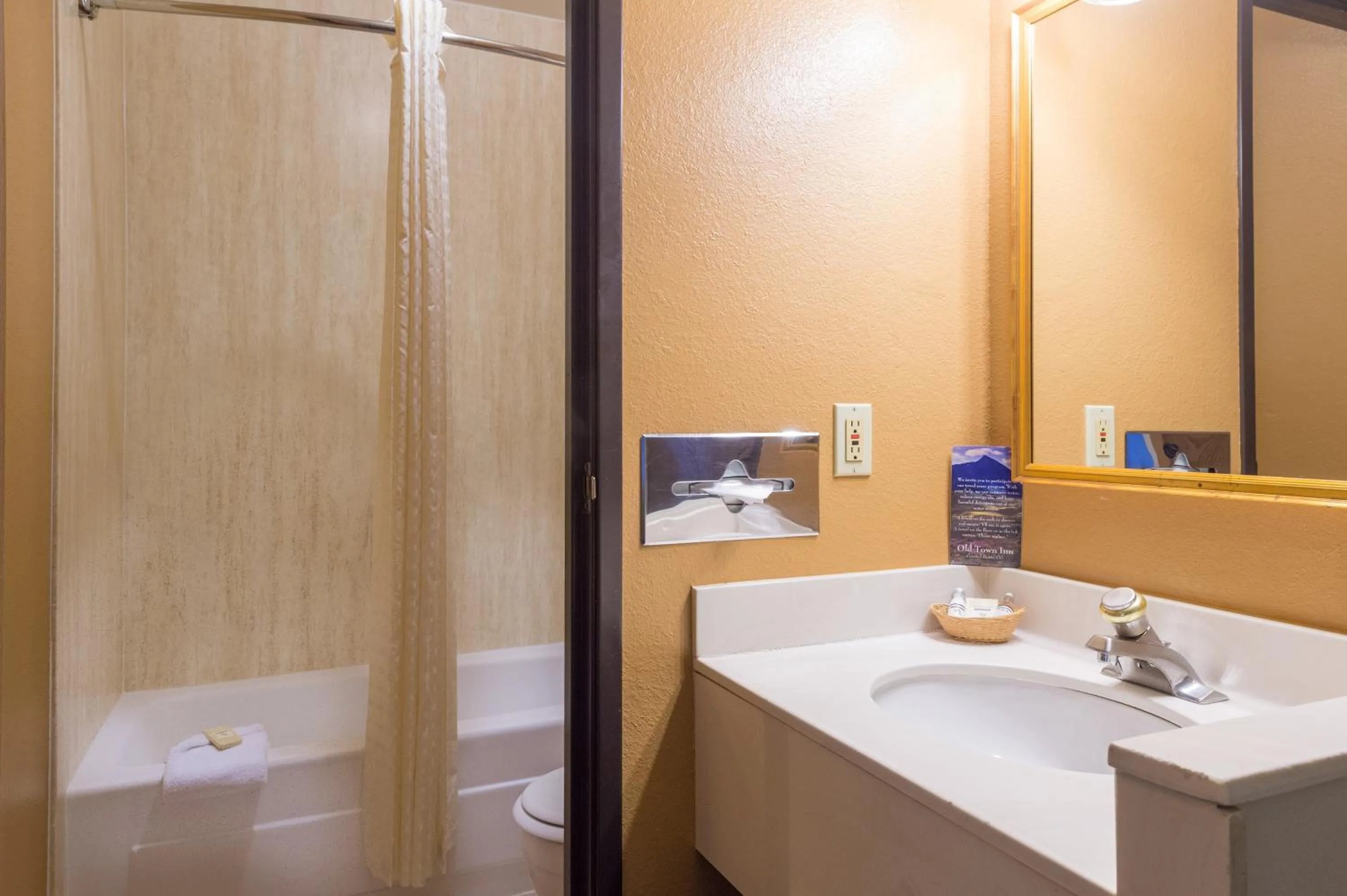 Shower in Old Town Inn