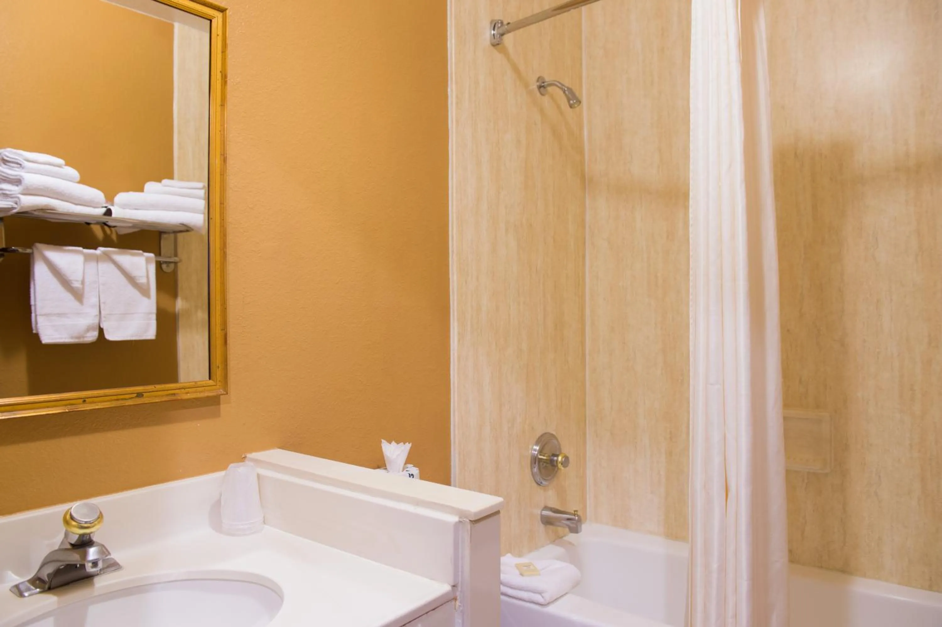 Shower in Old Town Inn