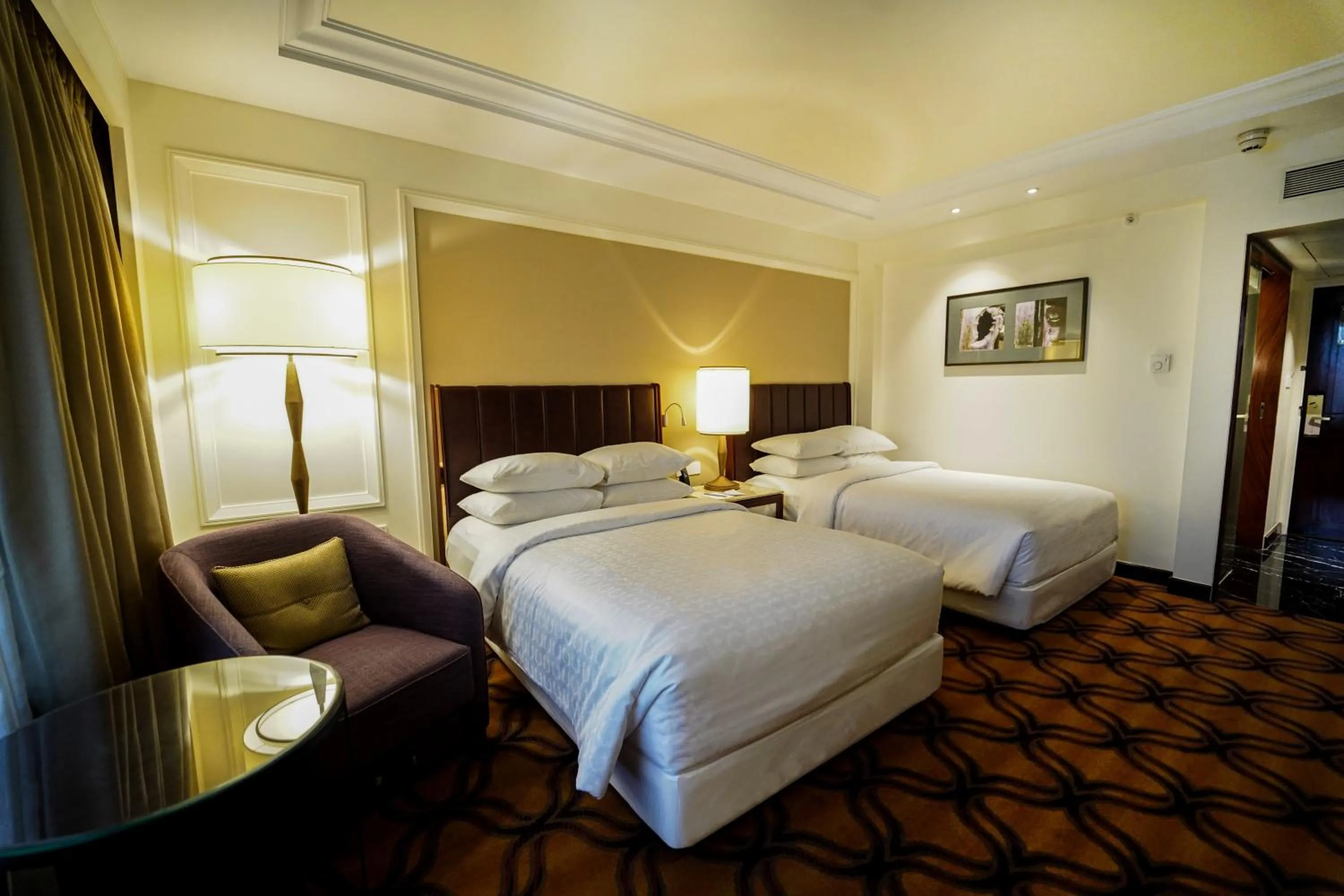 Bedroom, Bed in Sheraton Grand Pune Bund Garden Hotel