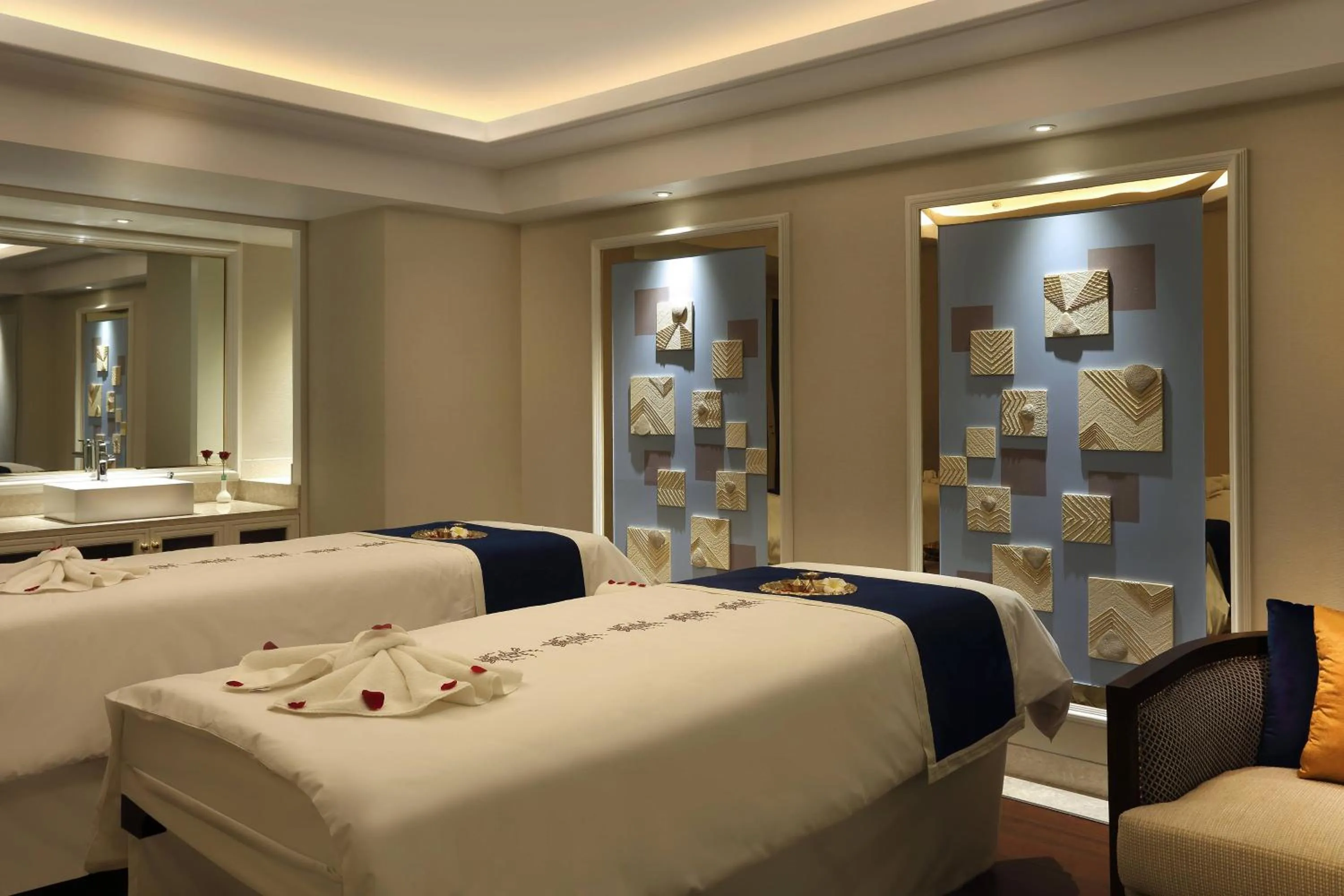 Spa and wellness centre/facilities, Bed in Sheraton Grand Pune Bund Garden Hotel