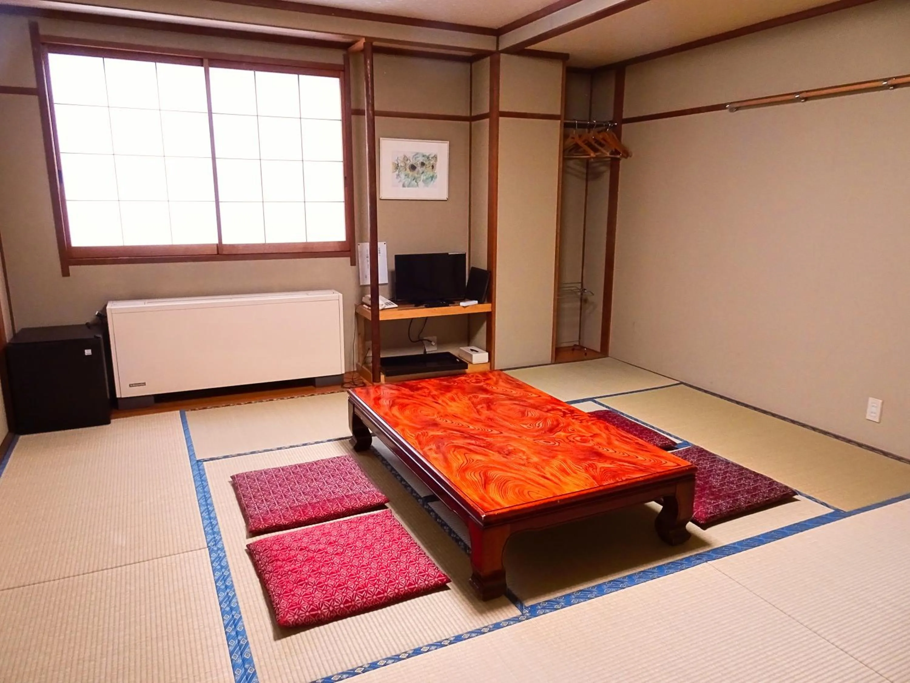 Photo of the whole room, Bed in Hotel La Montagne Furuhata