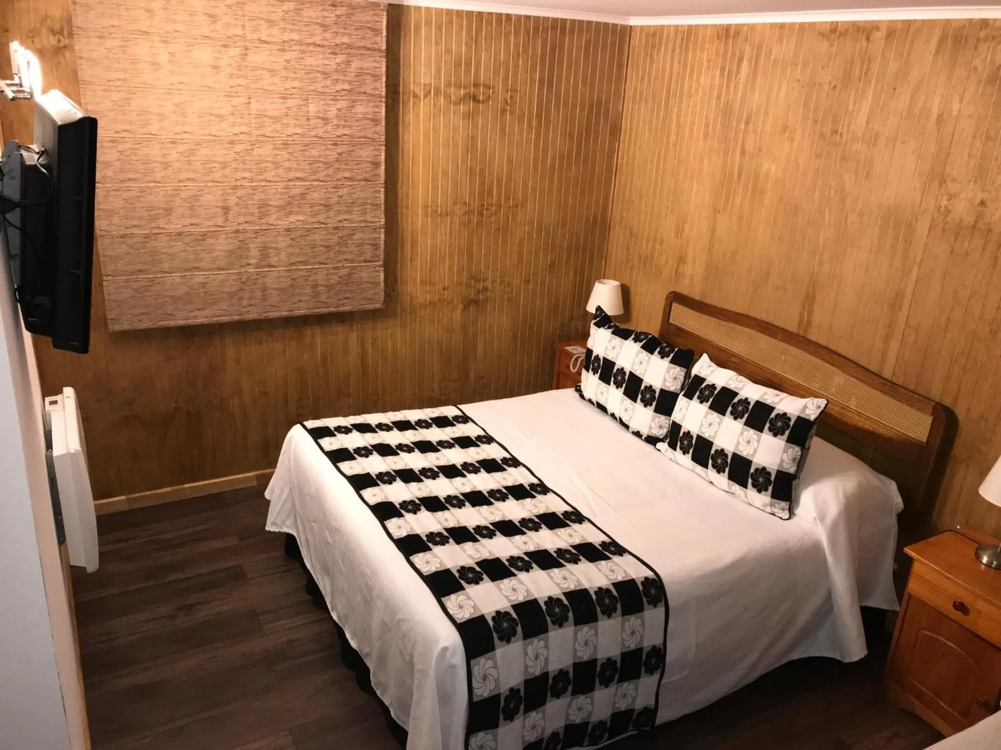 Photo of the whole room, Bed in Hotel Luanco