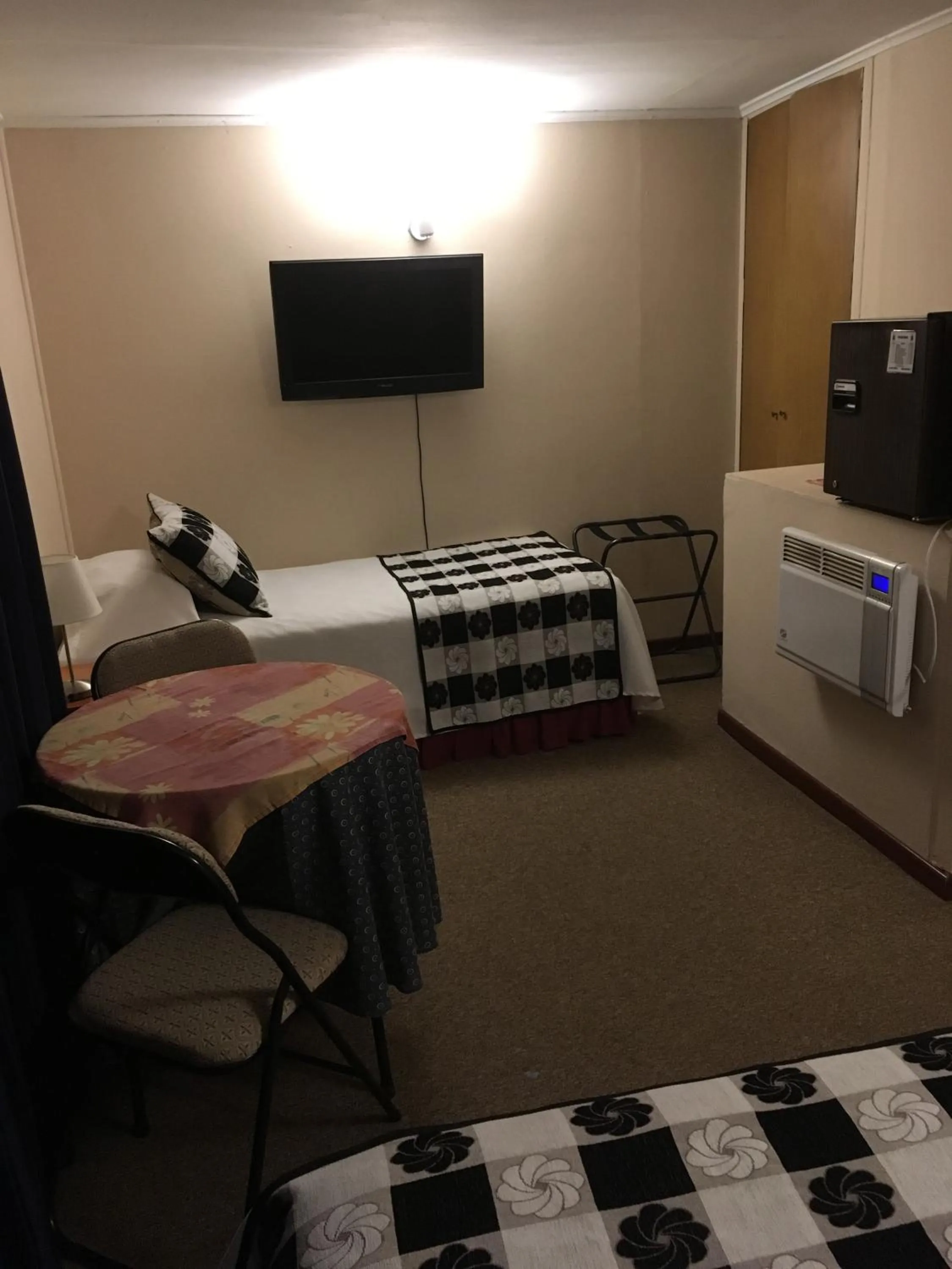 Photo of the whole room, Bed in Hotel Luanco