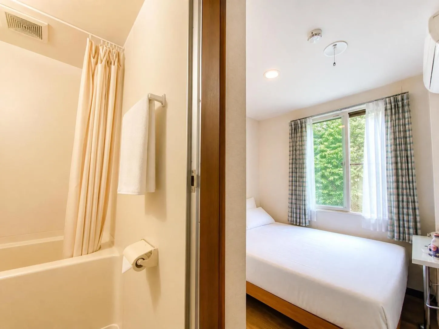 Bed in Hakuba King Hotel