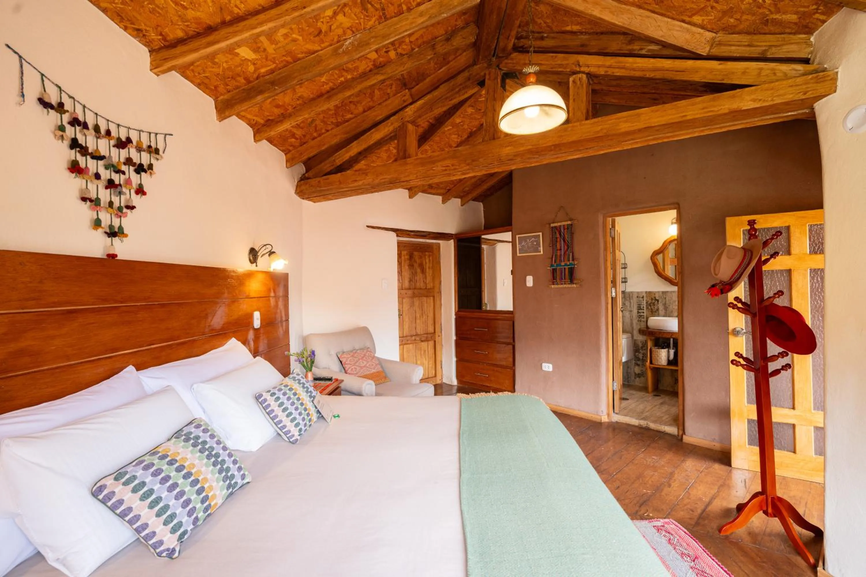 Bed in Unuwasi Hotel & Villa