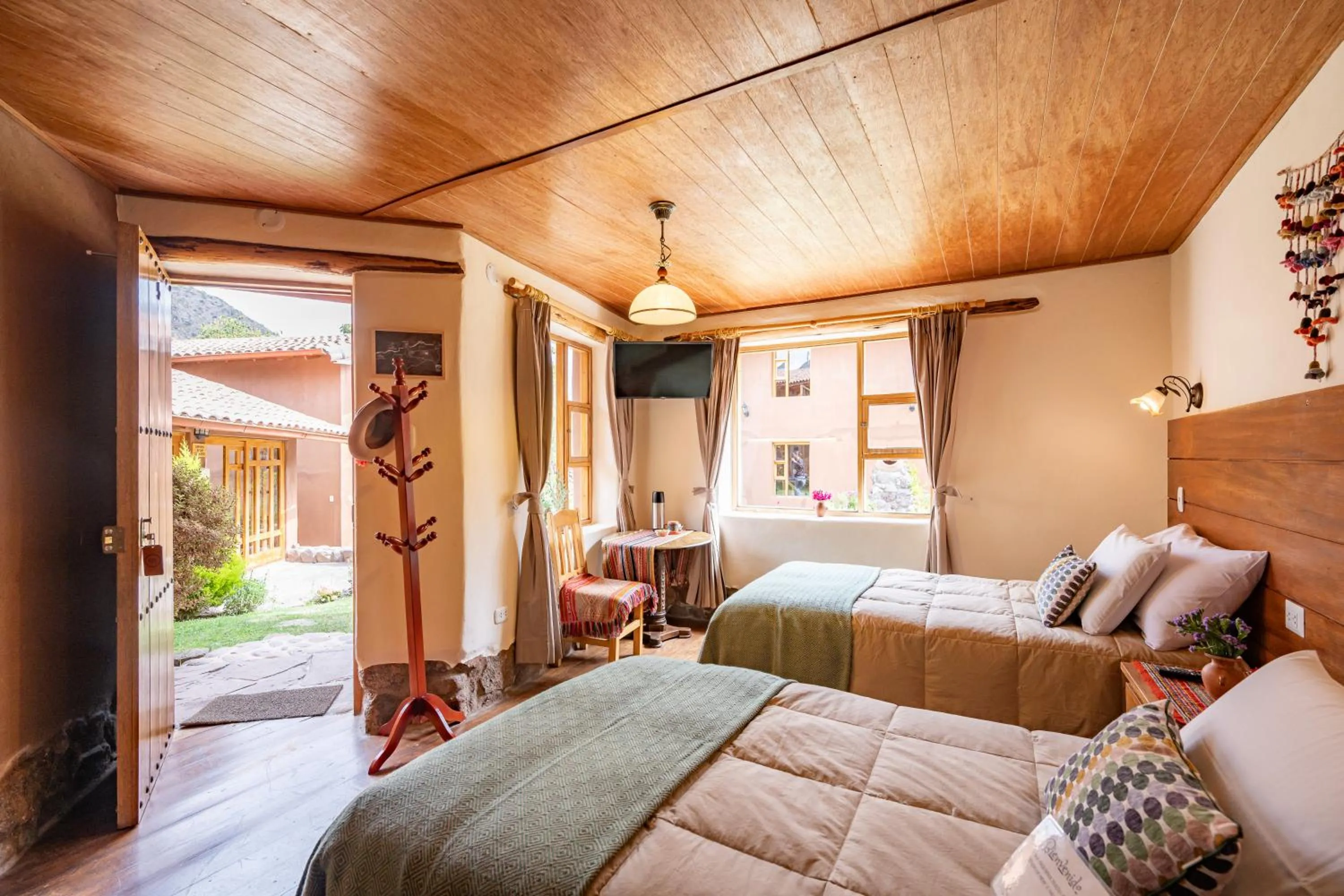 Bed in Unuwasi Hotel & Villa