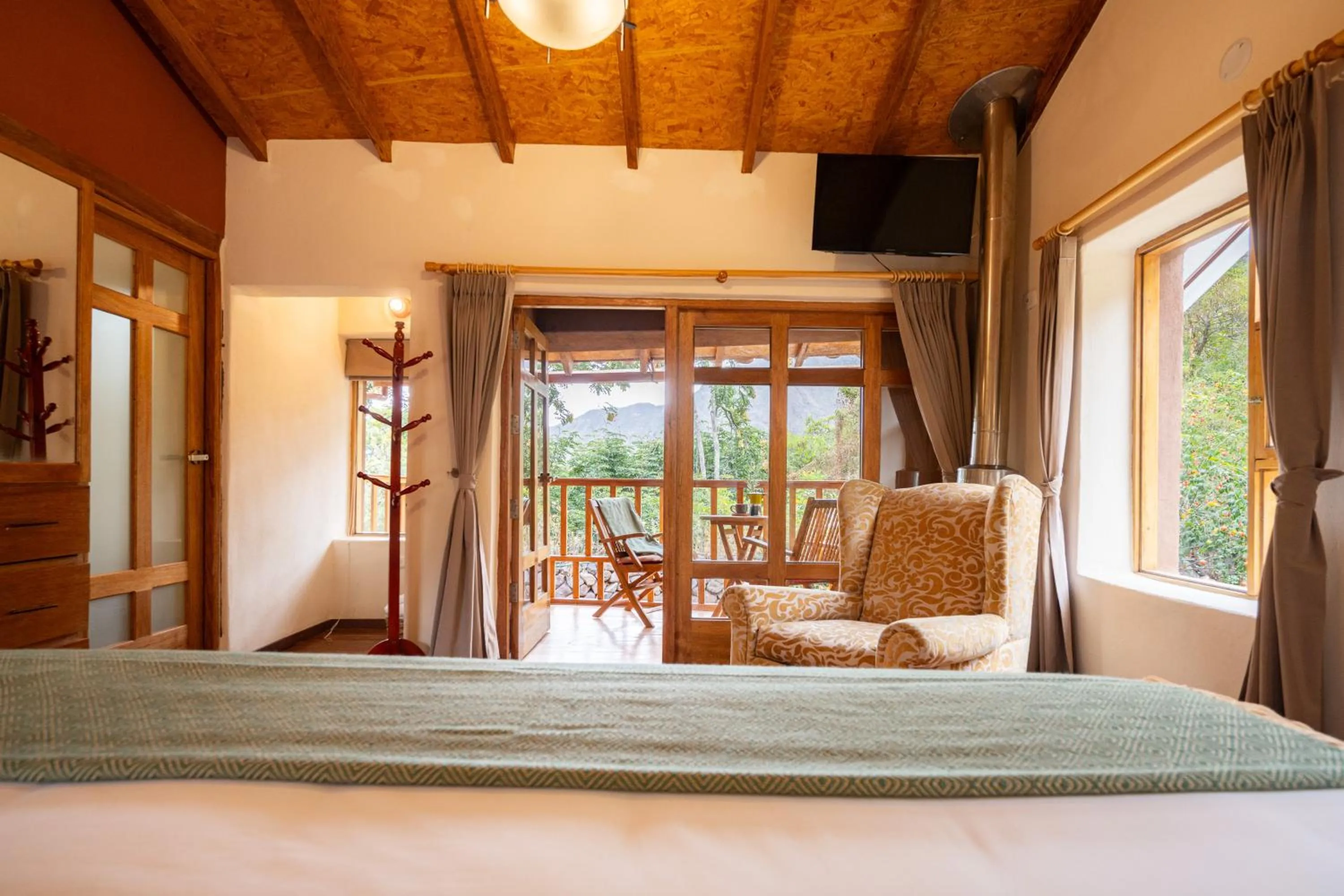 Bed in Unuwasi Hotel & Villa