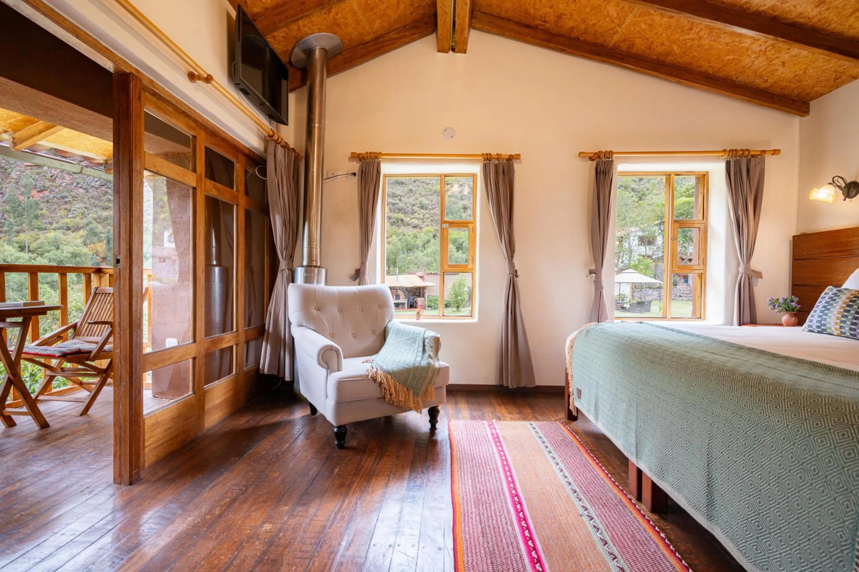 Bed in Unuwasi Hotel & Villa