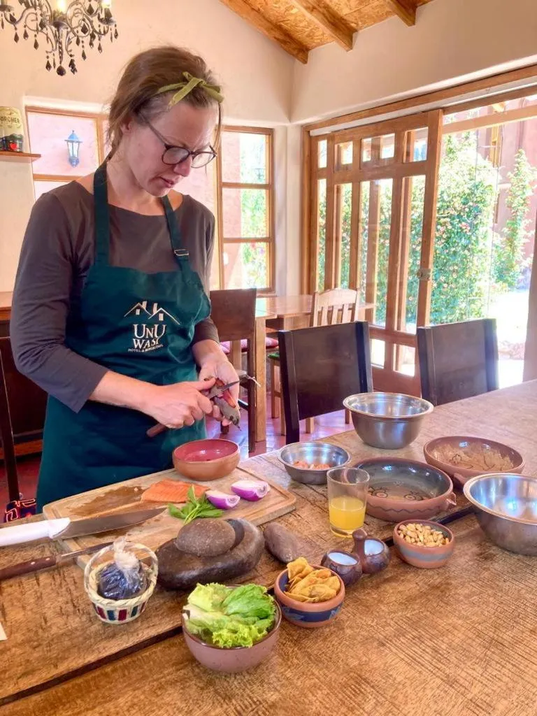 People in Unuwasi Hotel & Villa