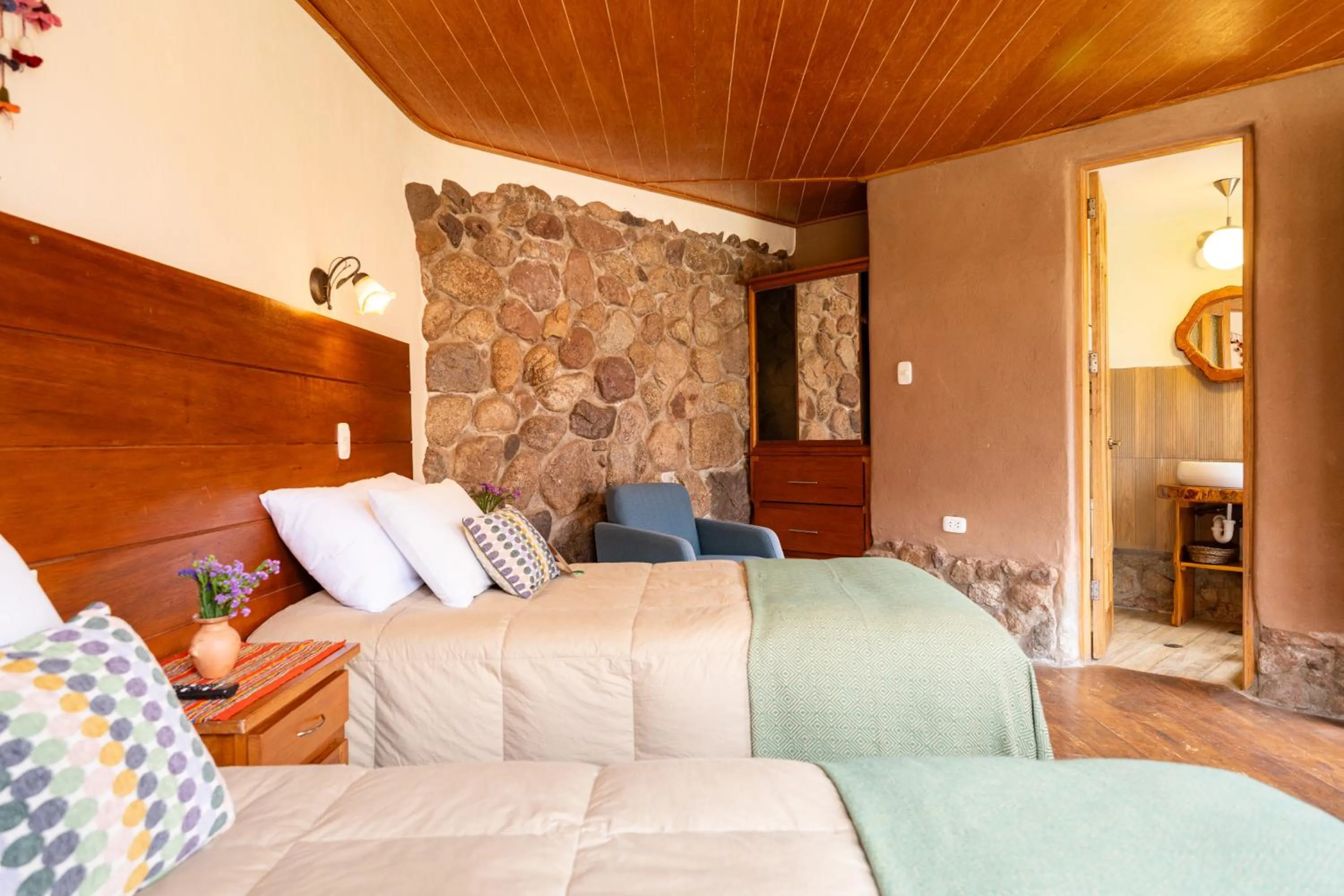 Bed in Unuwasi Hotel & Villa