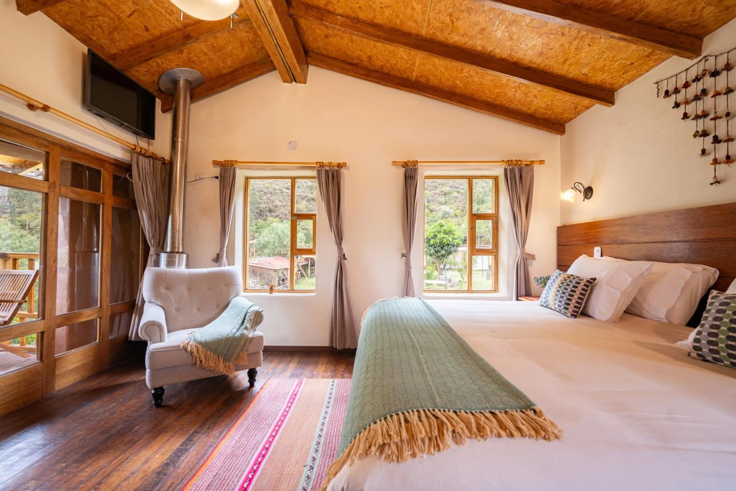 Bed in Unuwasi Hotel & Villa