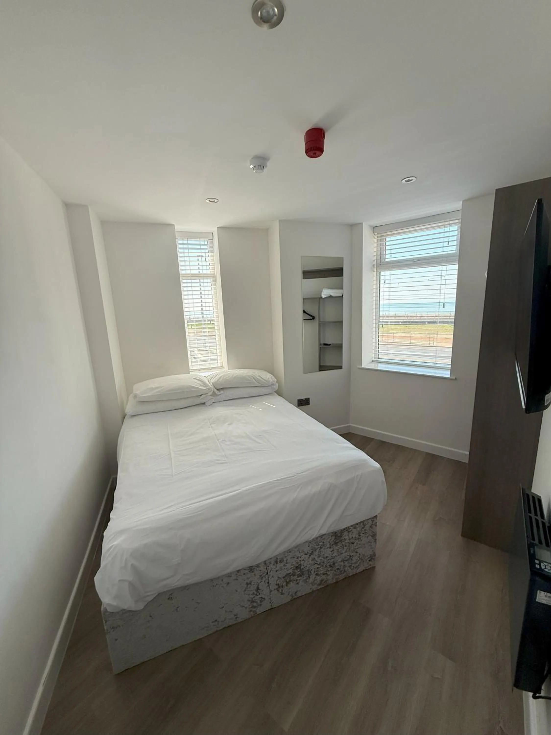 Bedroom, Bed in Coastal Plaza