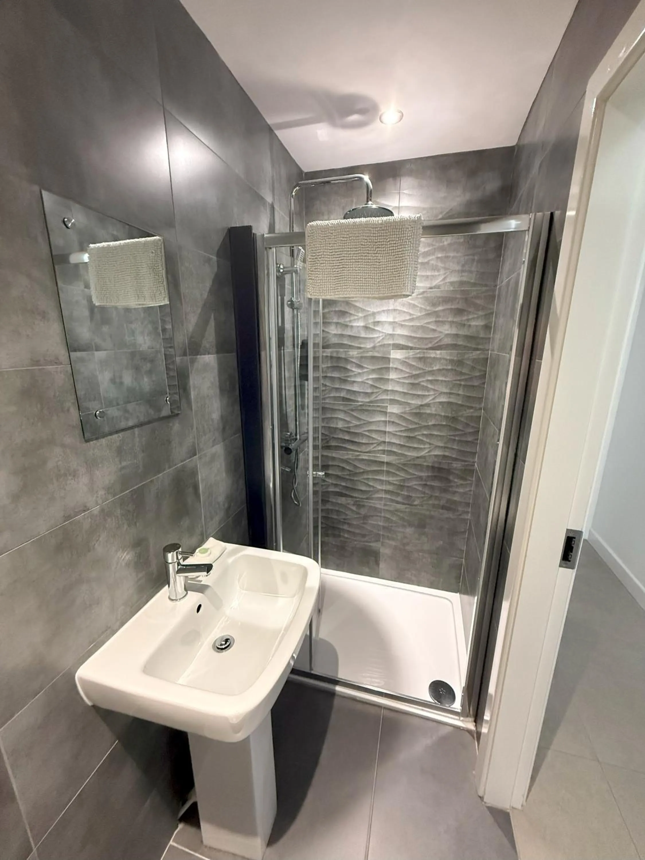 Shower in Coastal Plaza