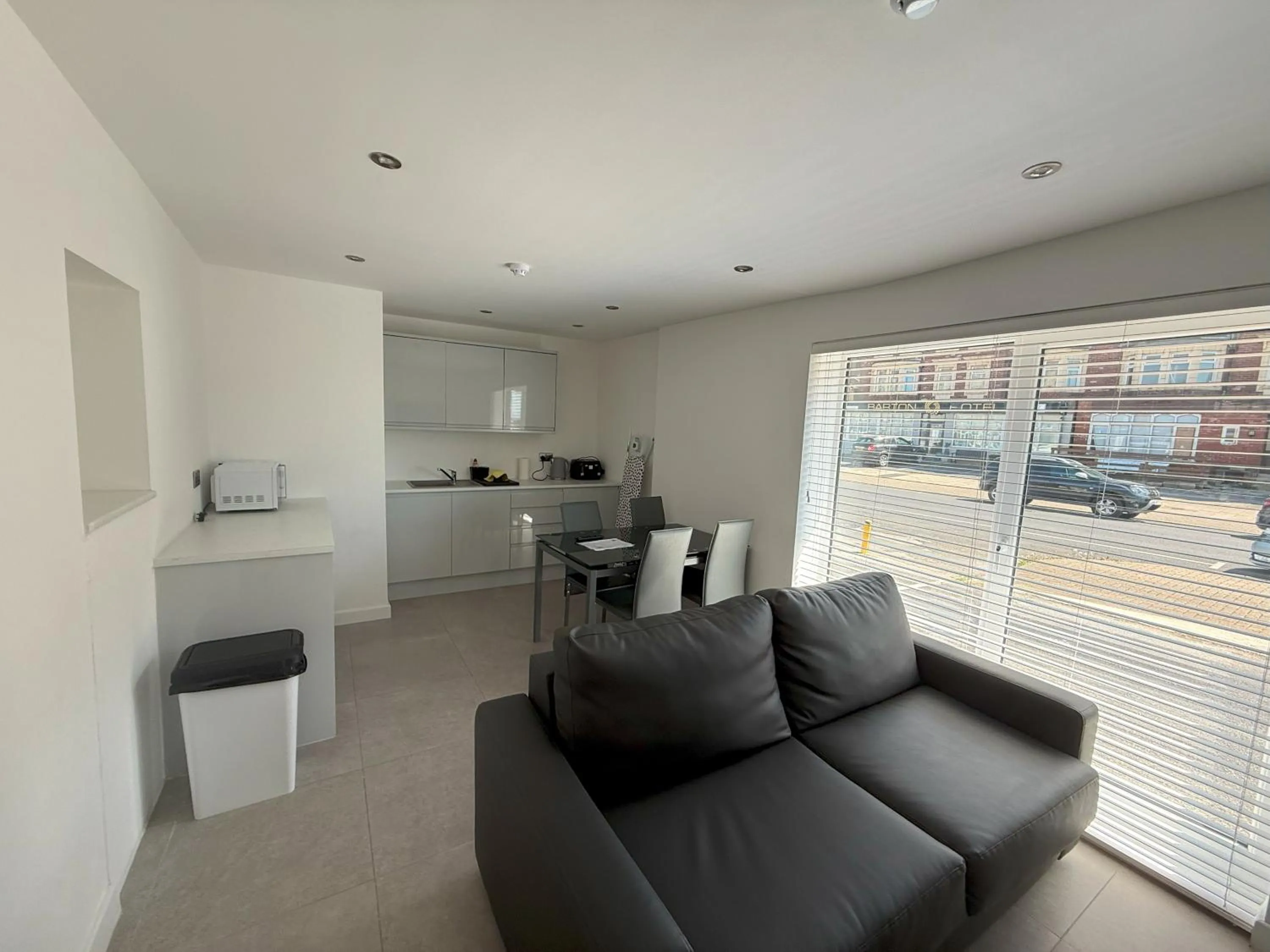 Kitchen or kitchenette in Coastal Plaza