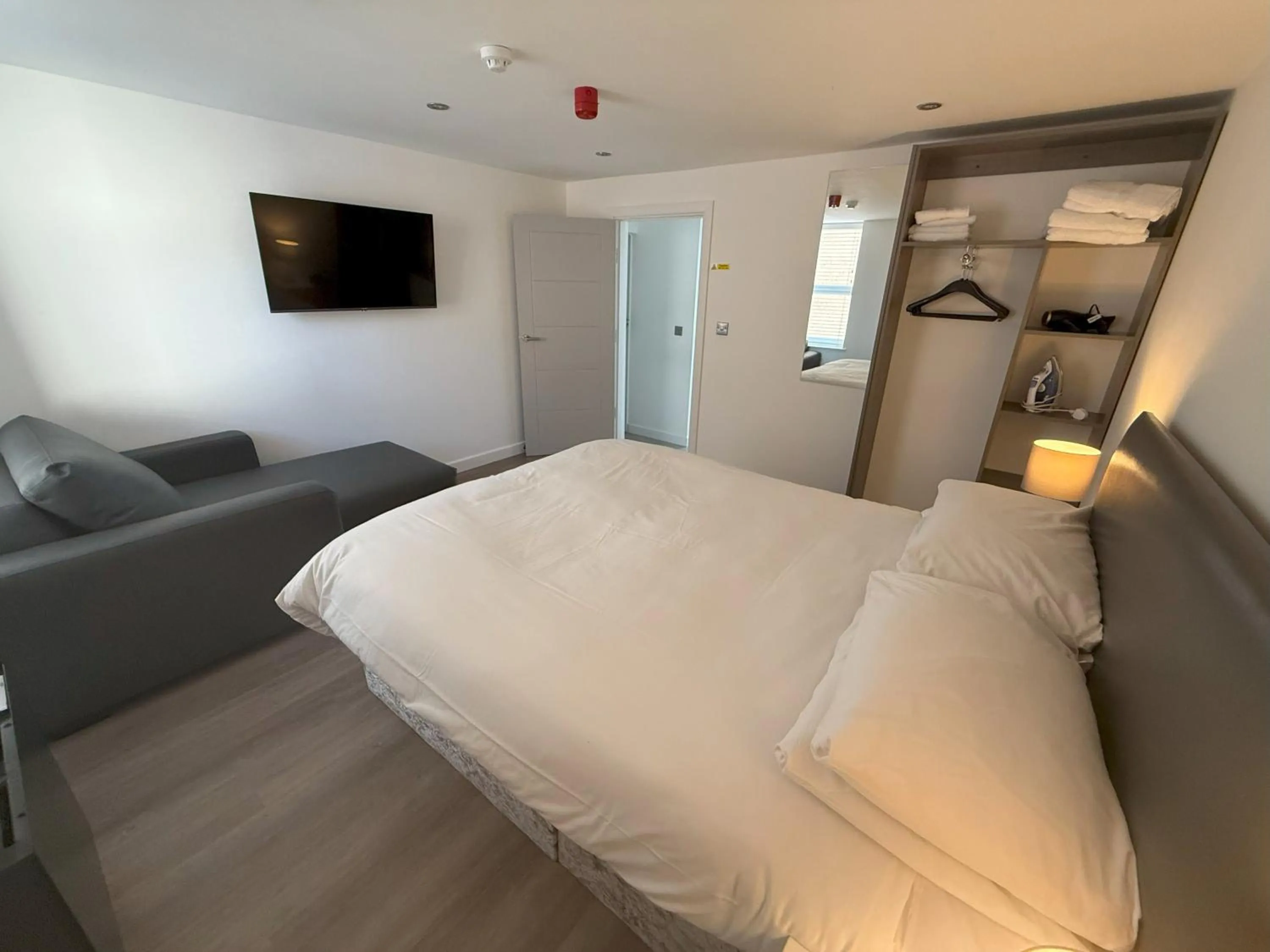 Bedroom, Bed in Coastal Plaza