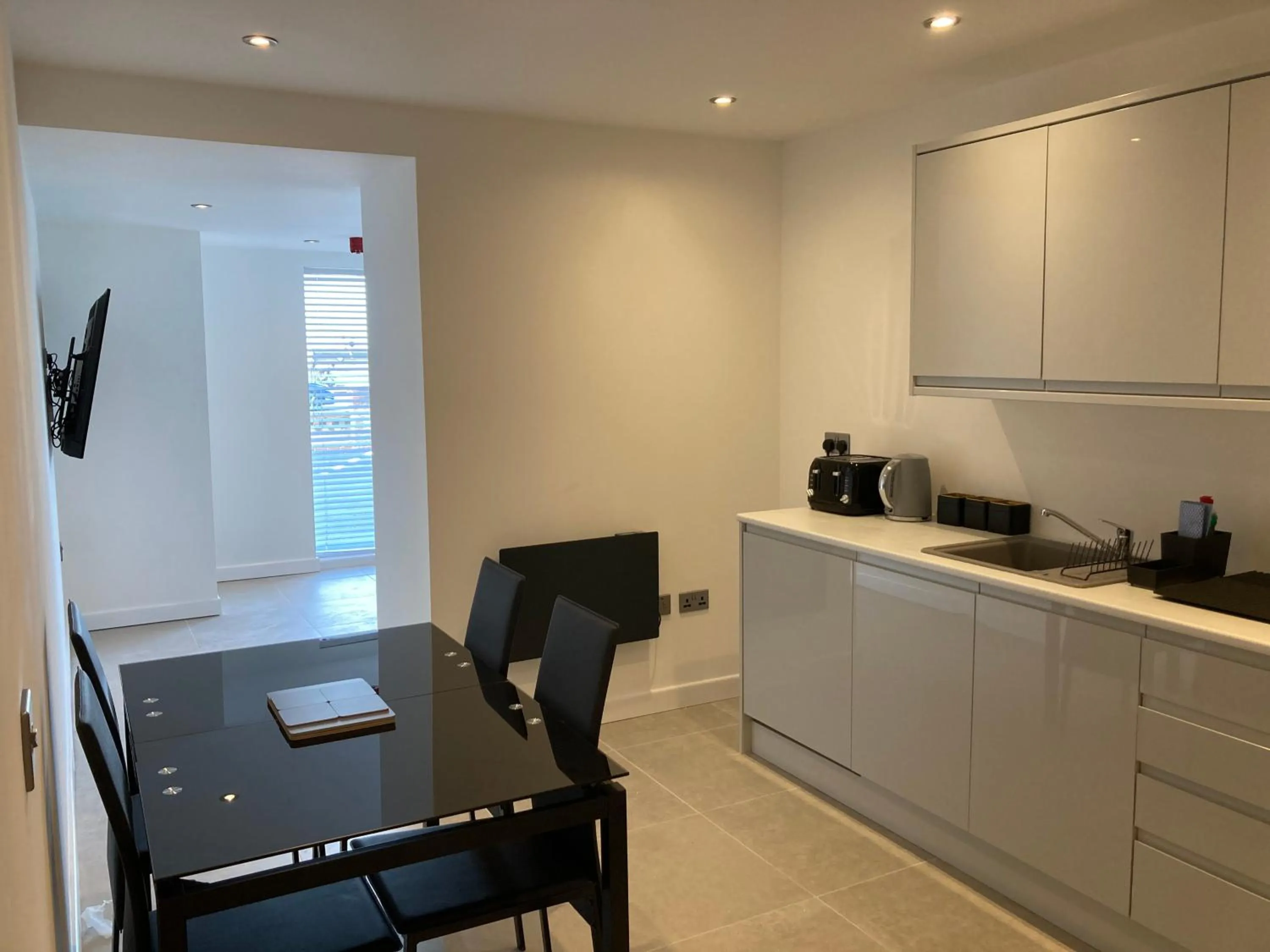 Kitchen or kitchenette in Coastal Plaza