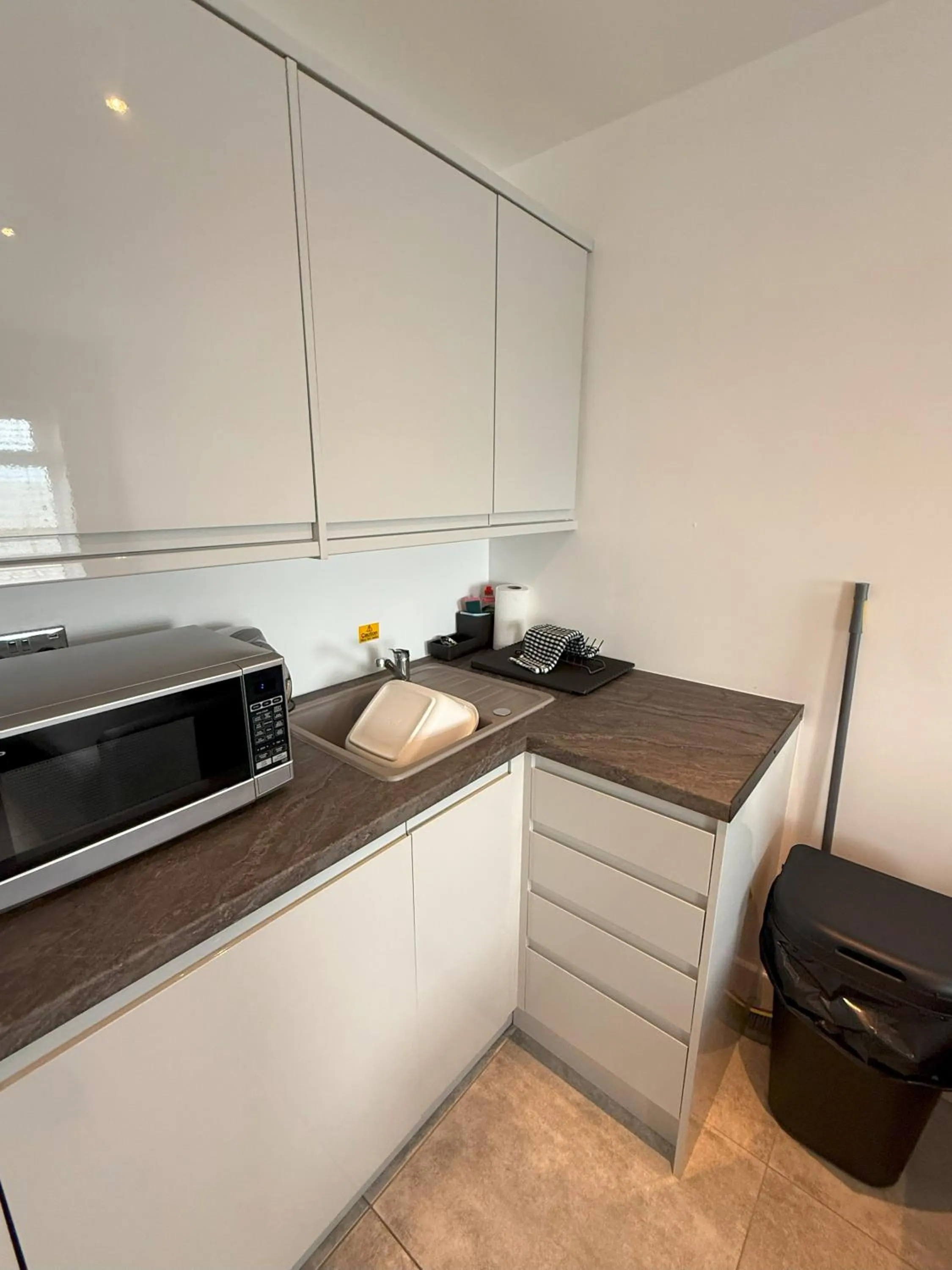 Kitchen or kitchenette in Coastal Plaza