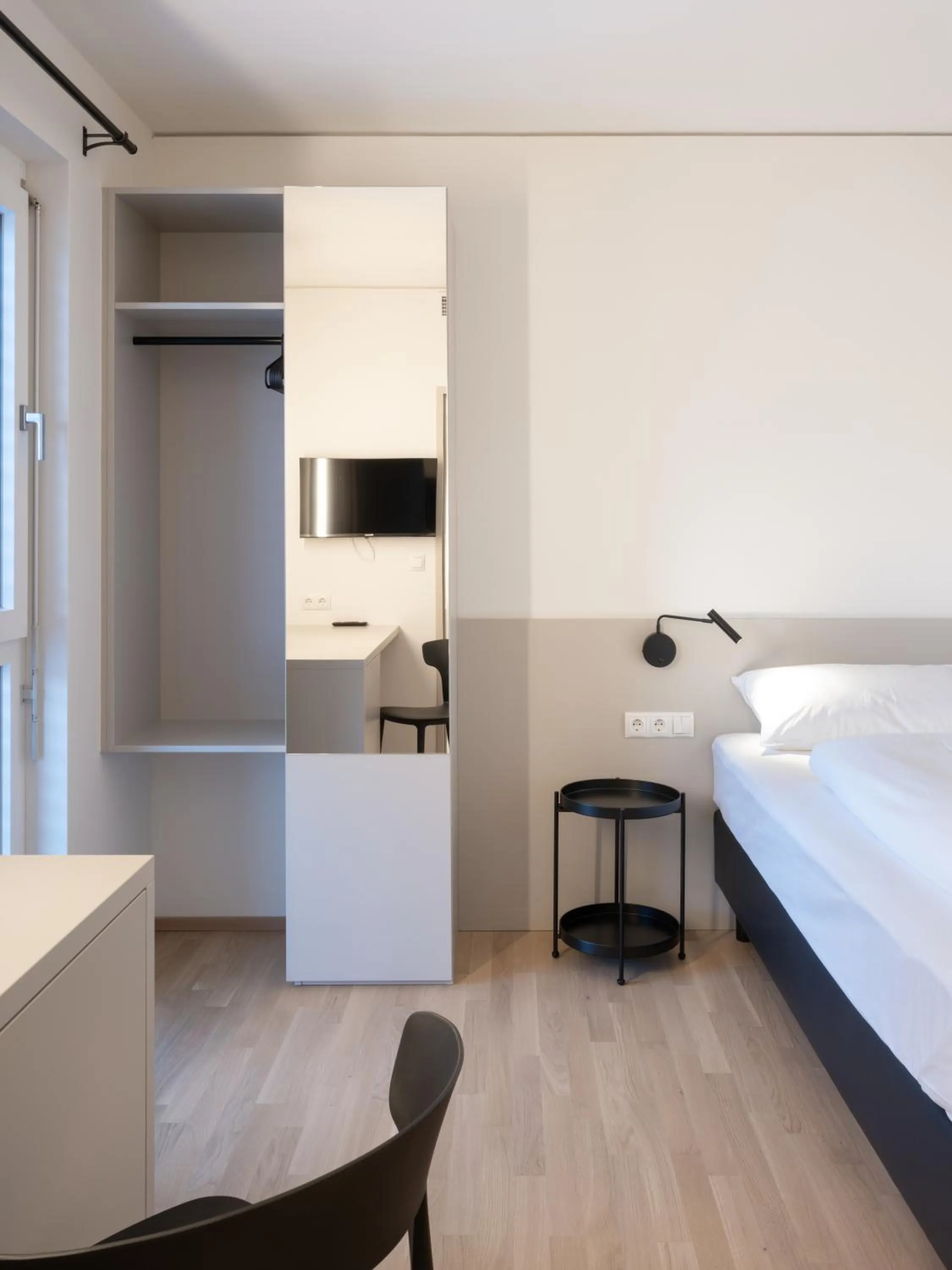 Bed in Hotel AT HOME - late arrival self check in