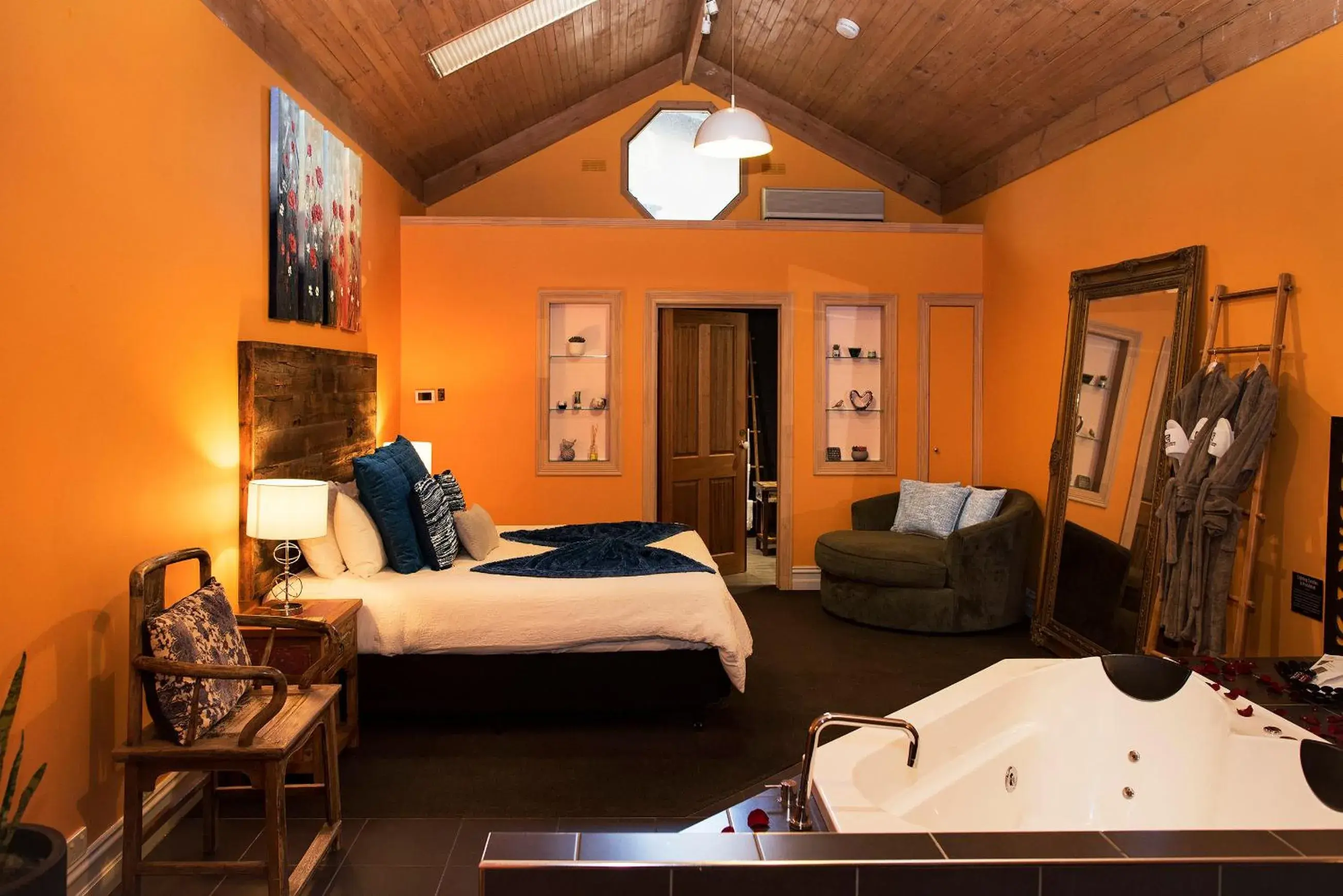 Gallery Suite in Linden Gardens Rainforest Retreat Gallery Suite in Linden Gardens Rainforest Retreat