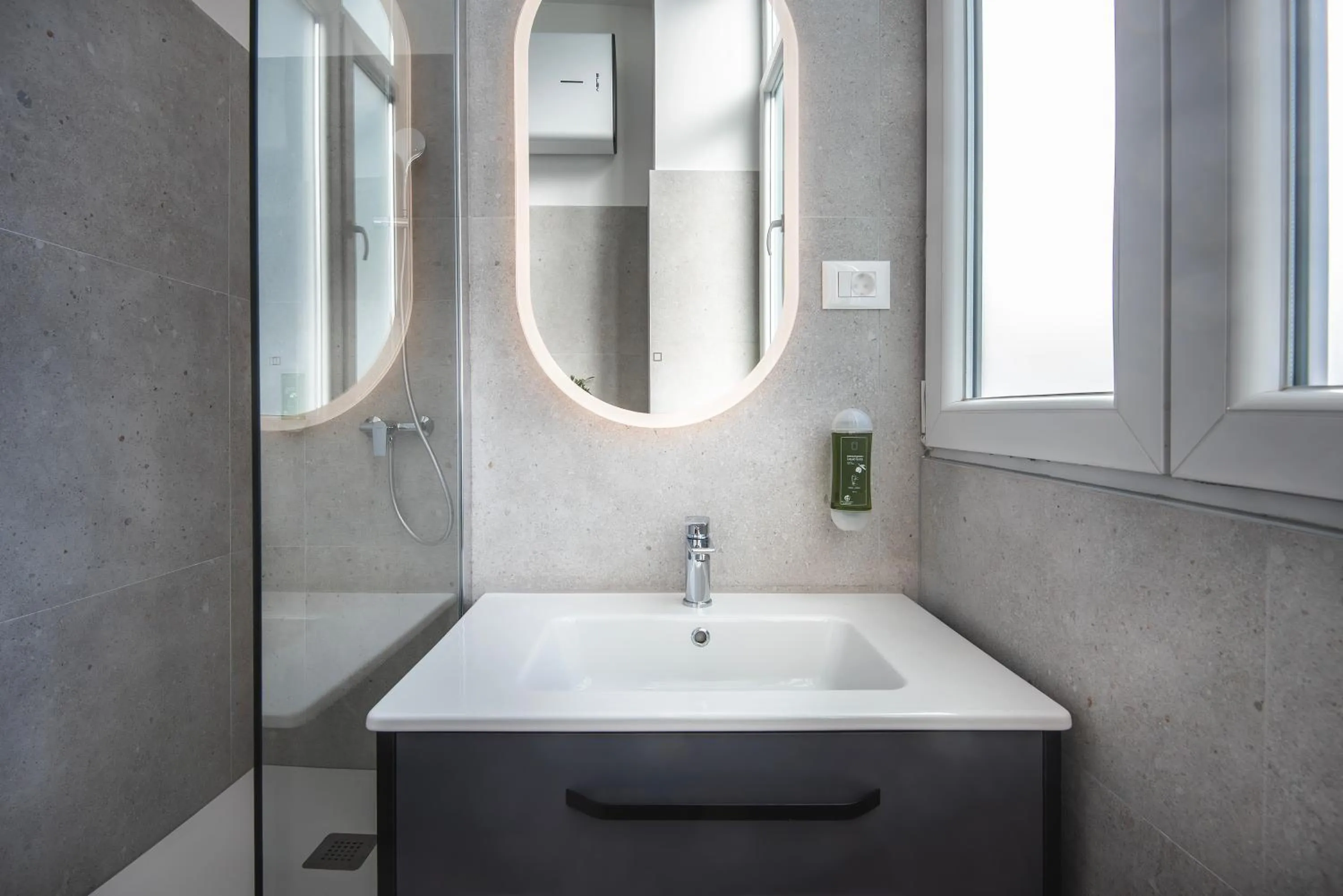 Bathroom in D&A Central Luxury Apartments with FREE Parking
