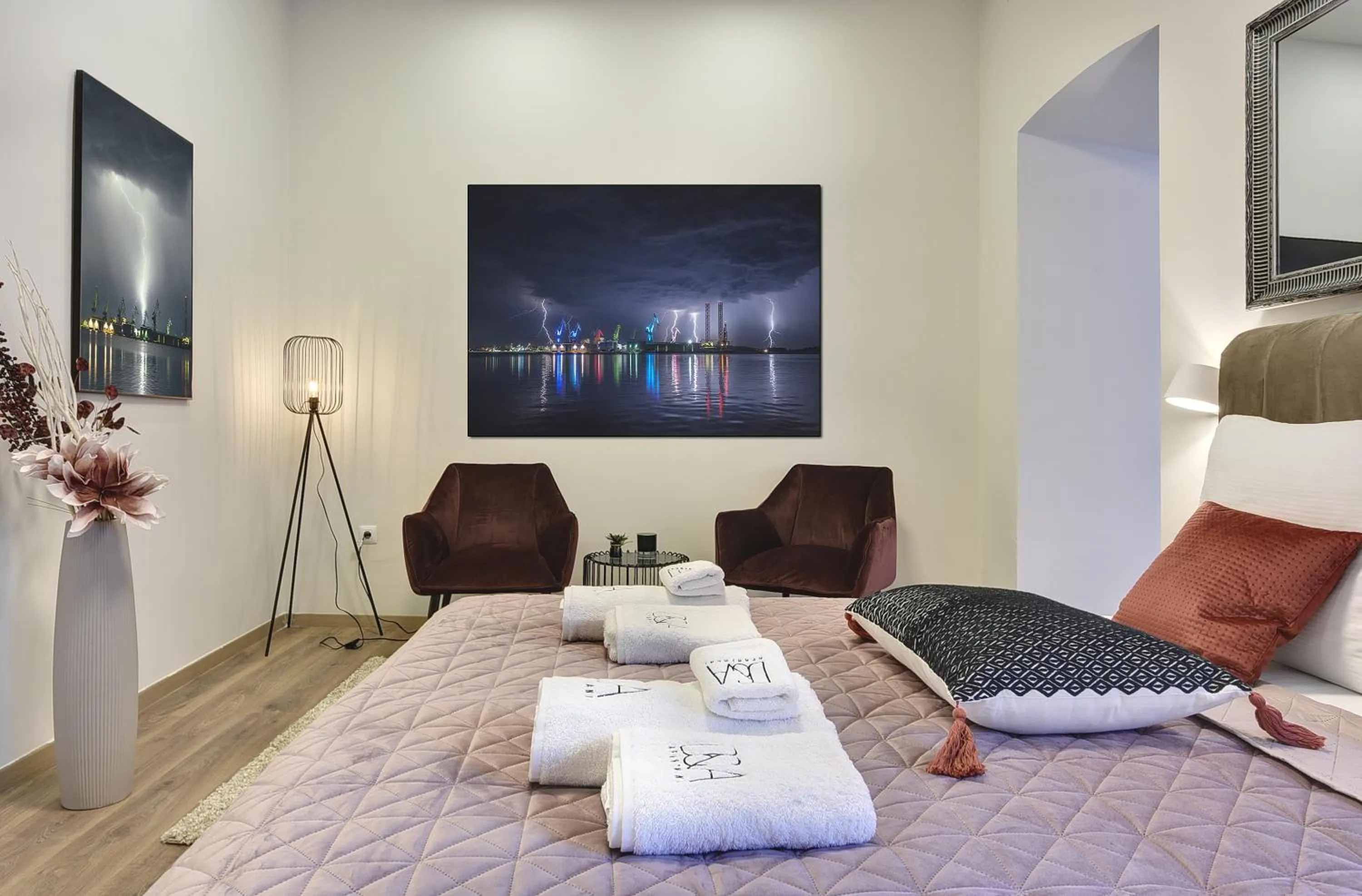 Seating area in D&A Central Luxury Apartments with FREE Parking