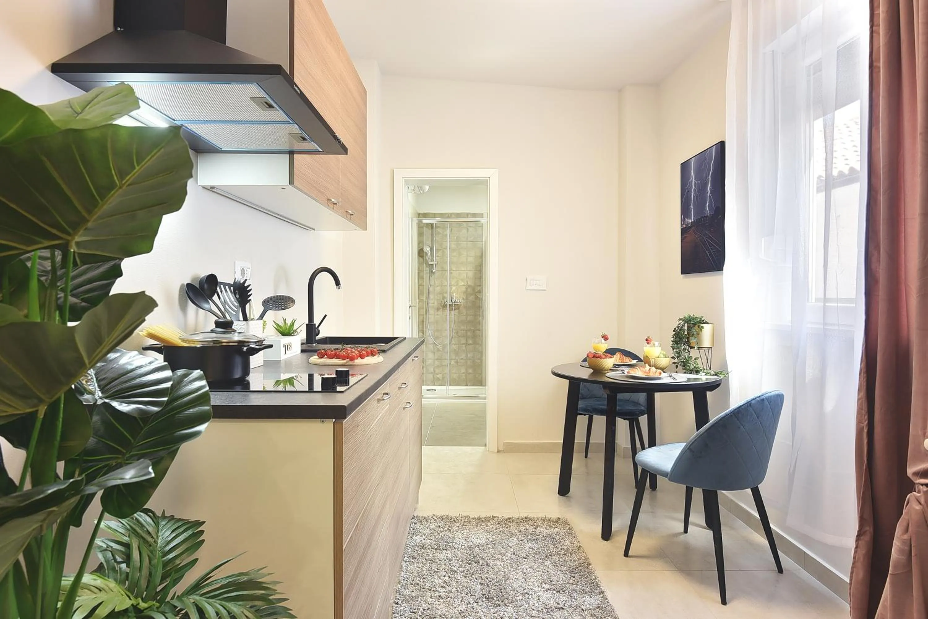 Kitchen or kitchenette in D&A Central Luxury Apartments with FREE Parking
