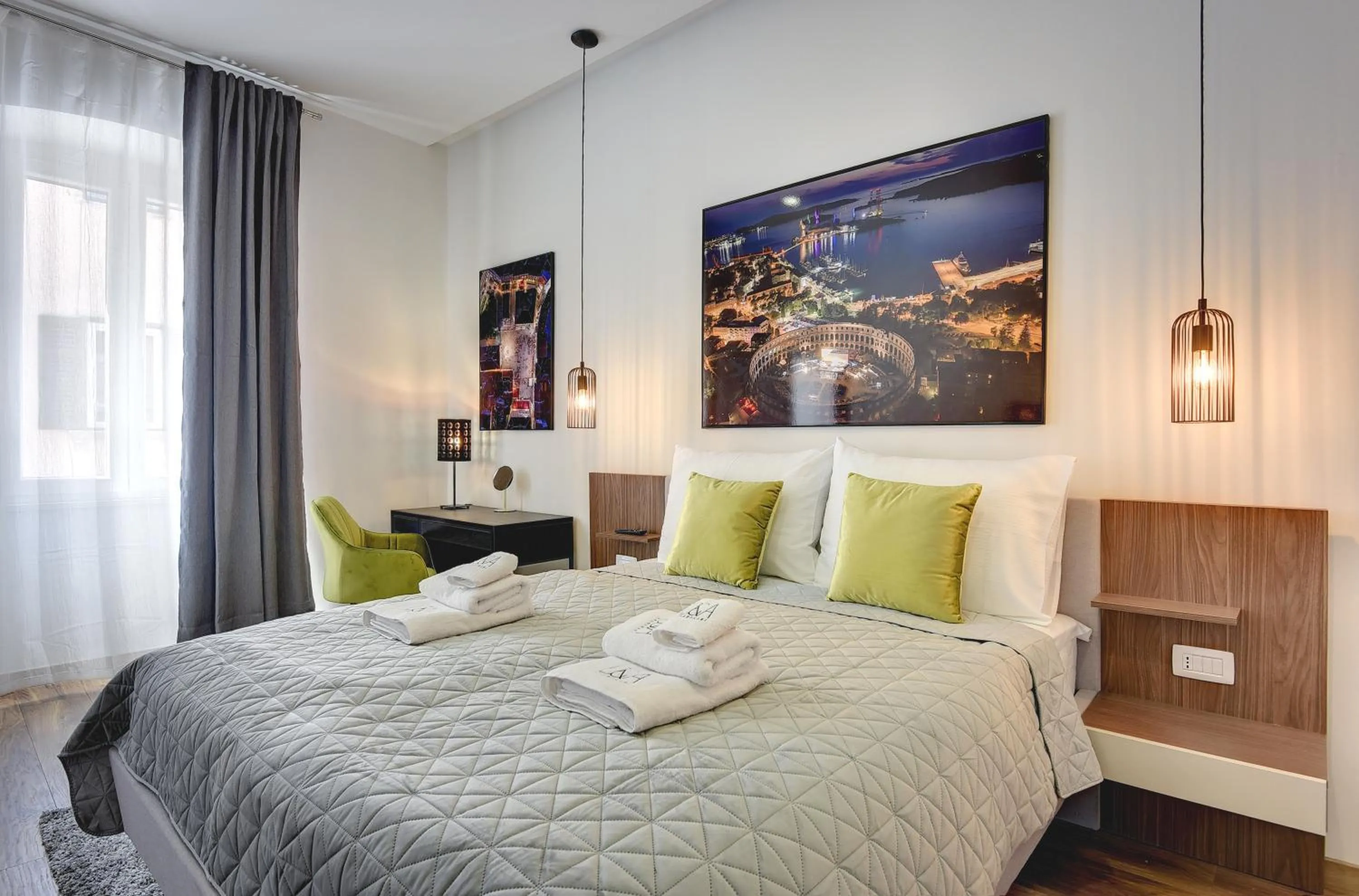 Bed in D&A Central Luxury Apartments with FREE Parking