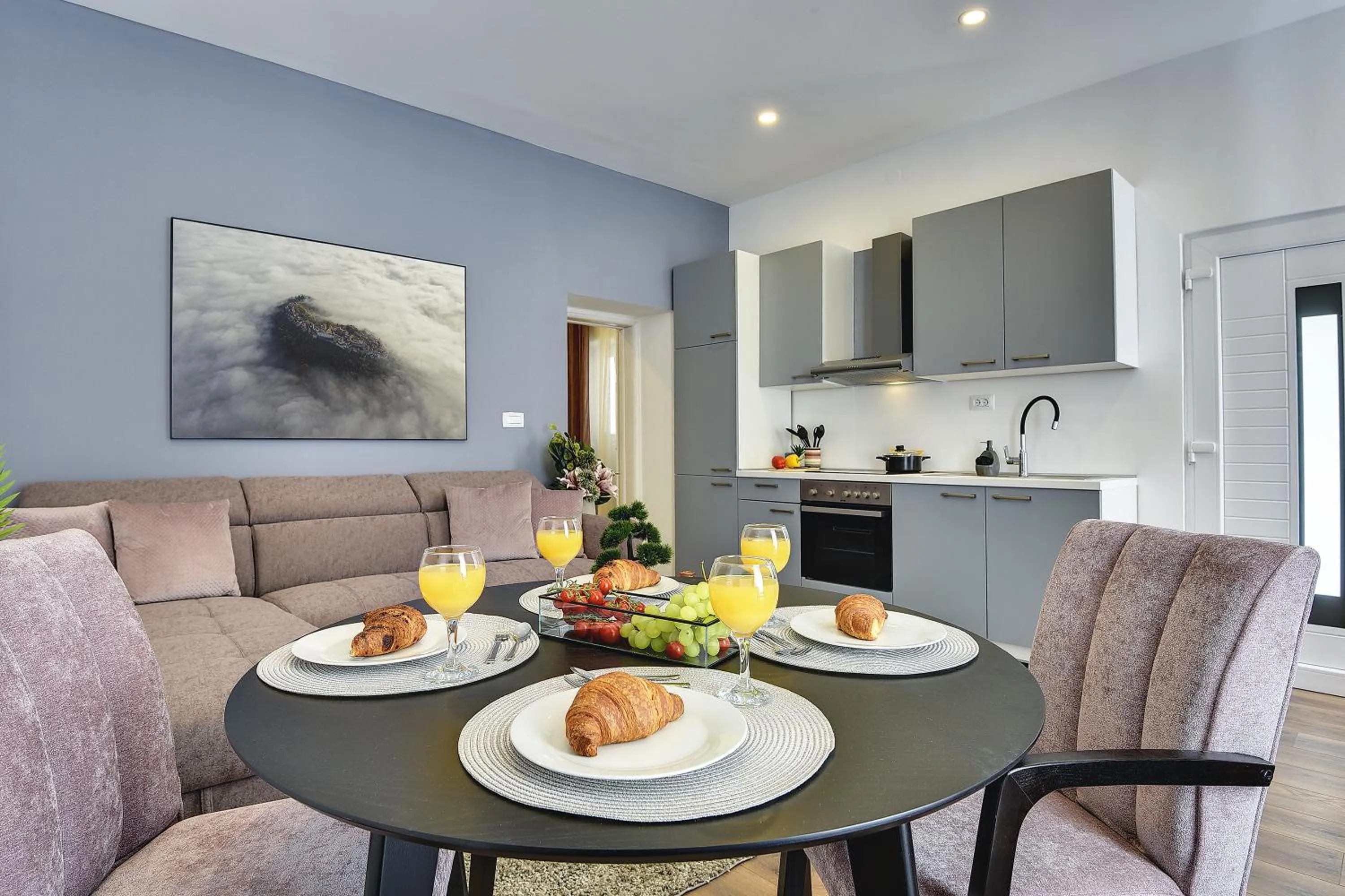 D&A Central Luxury Apartments with FREE Parking