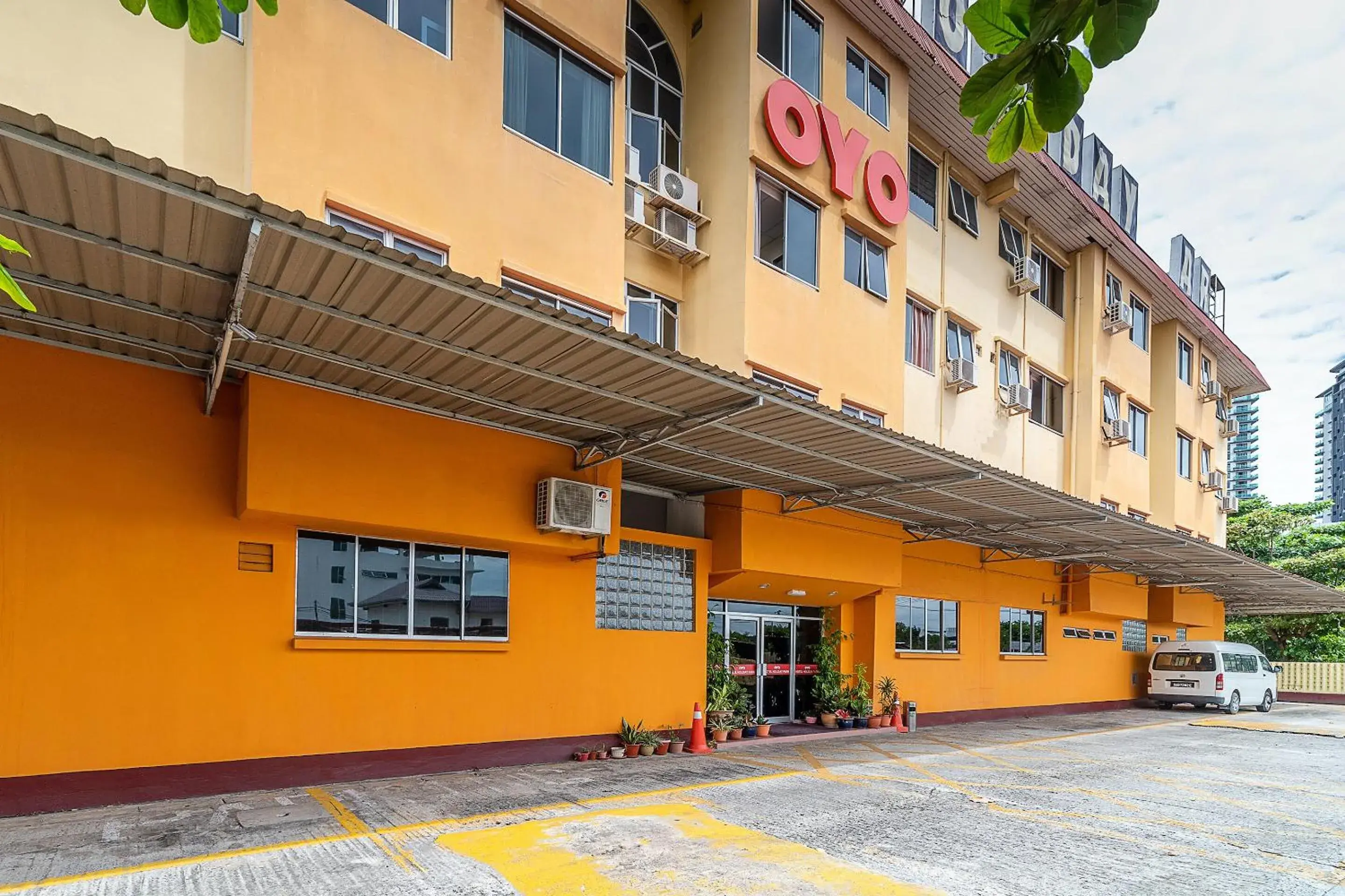 Facade/entrance, Property Building in OYO 89864 Hotel Holiday Park