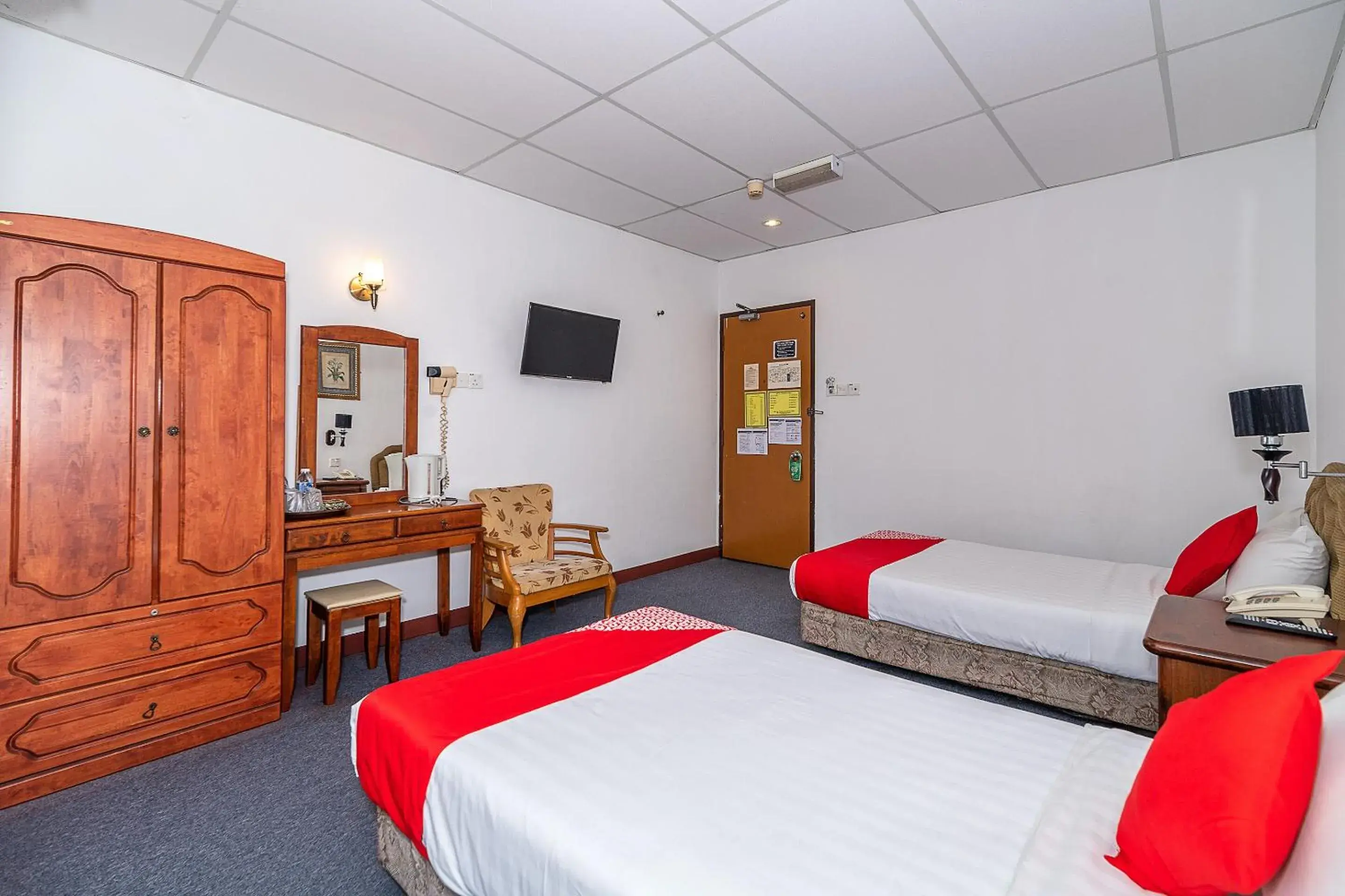 Bedroom in OYO 89864 Hotel Holiday Park