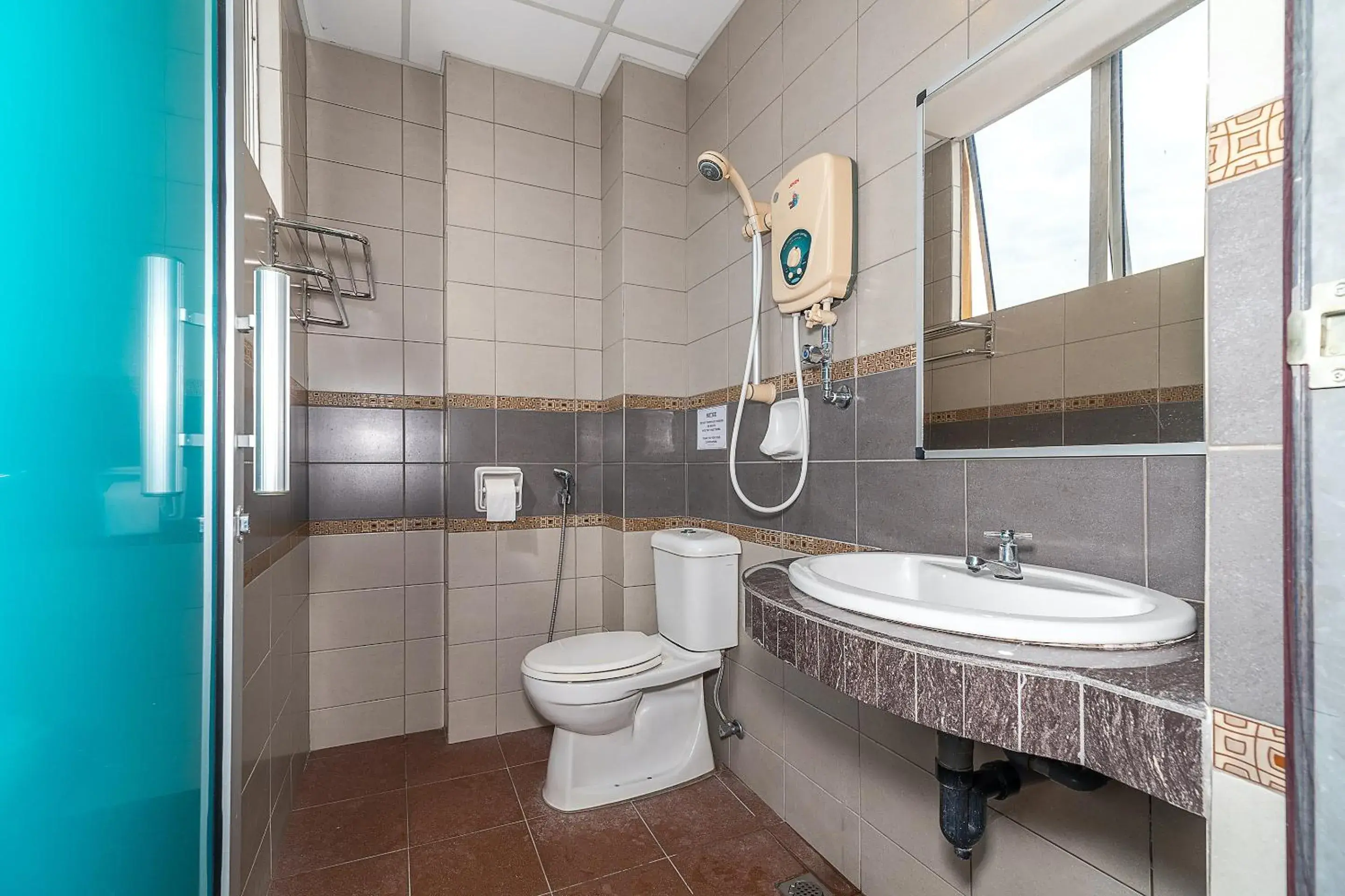 Bathroom in OYO 89864 Hotel Holiday Park