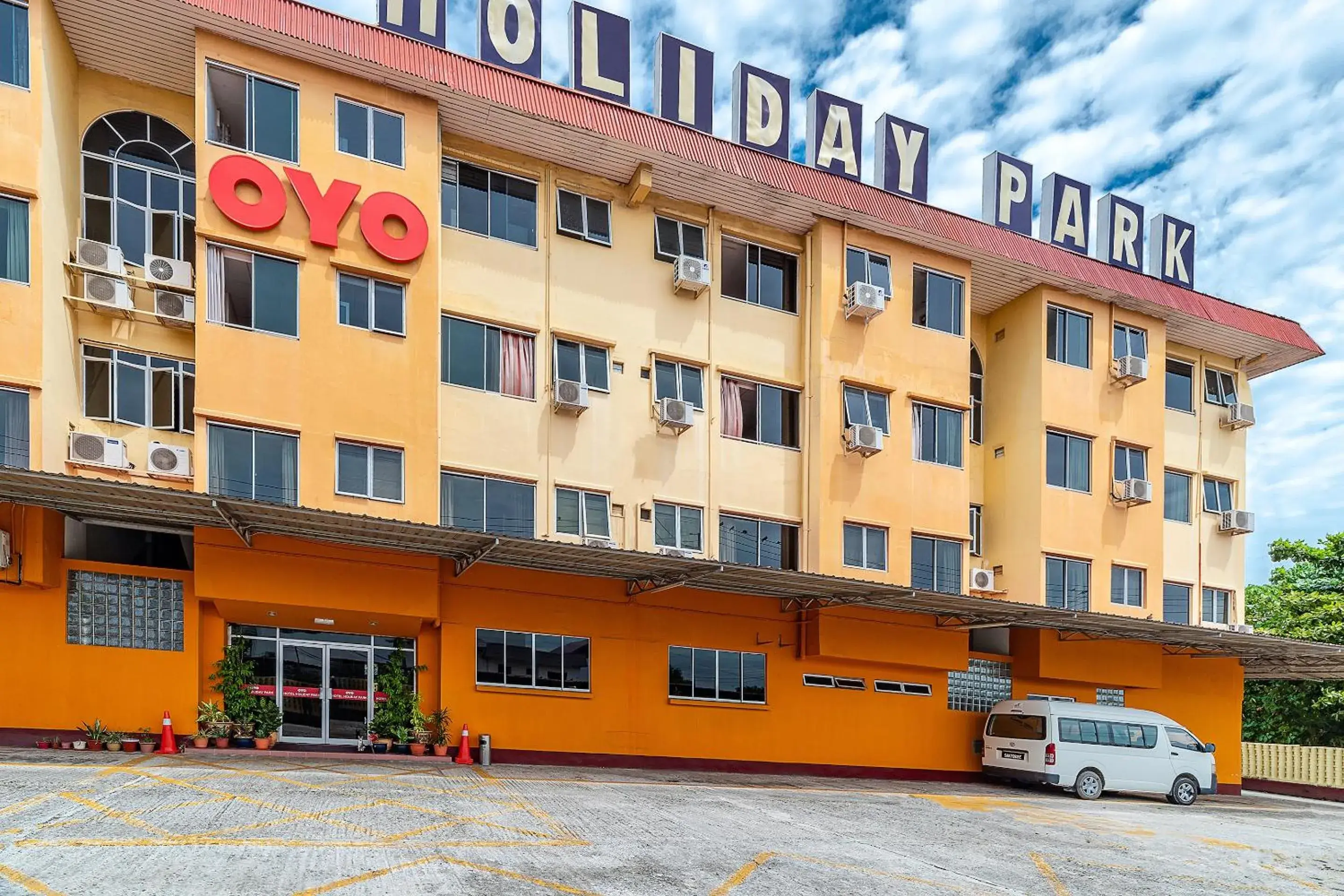 Facade/entrance, Property Building in OYO 89864 Hotel Holiday Park