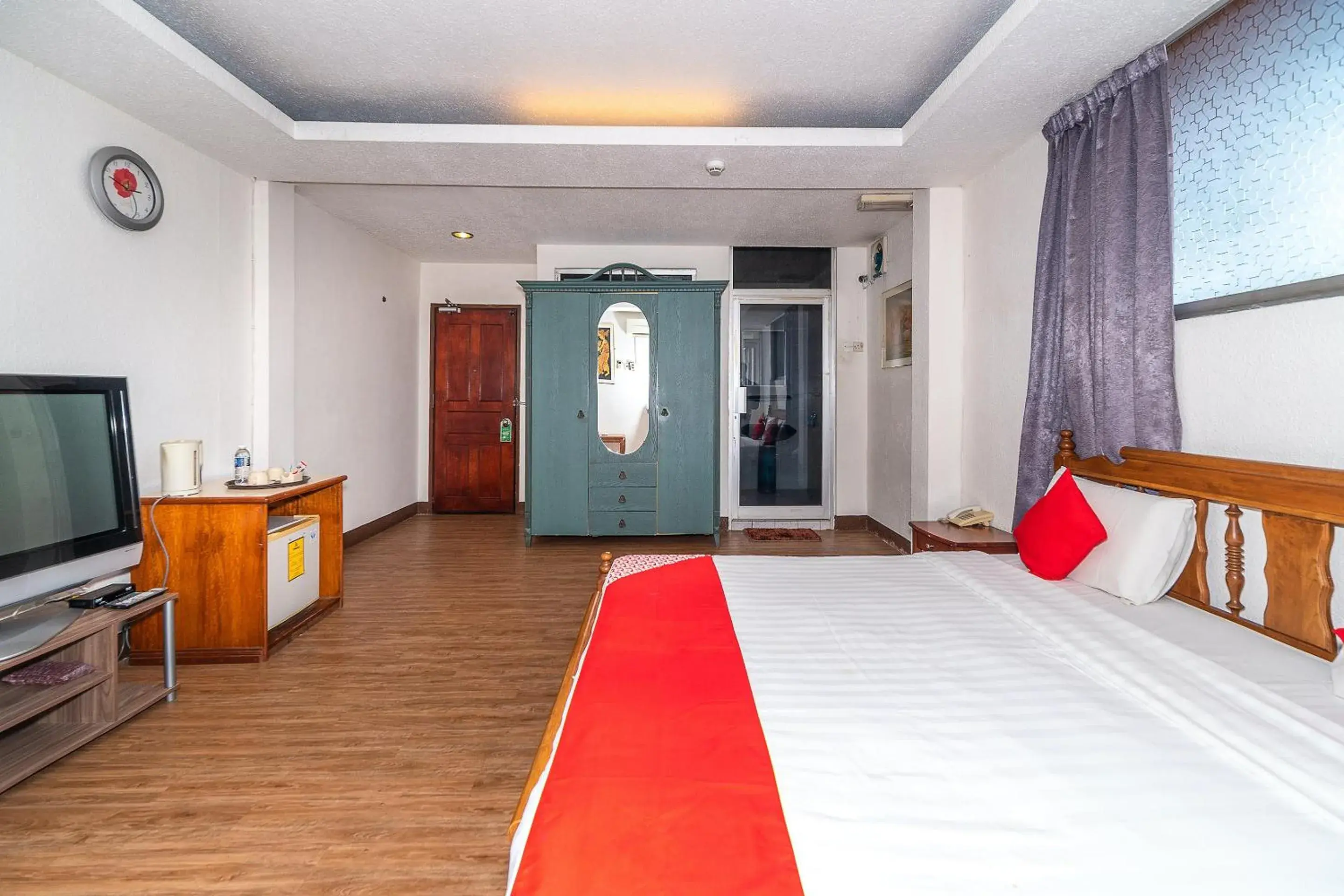 Bedroom in OYO 89864 Hotel Holiday Park