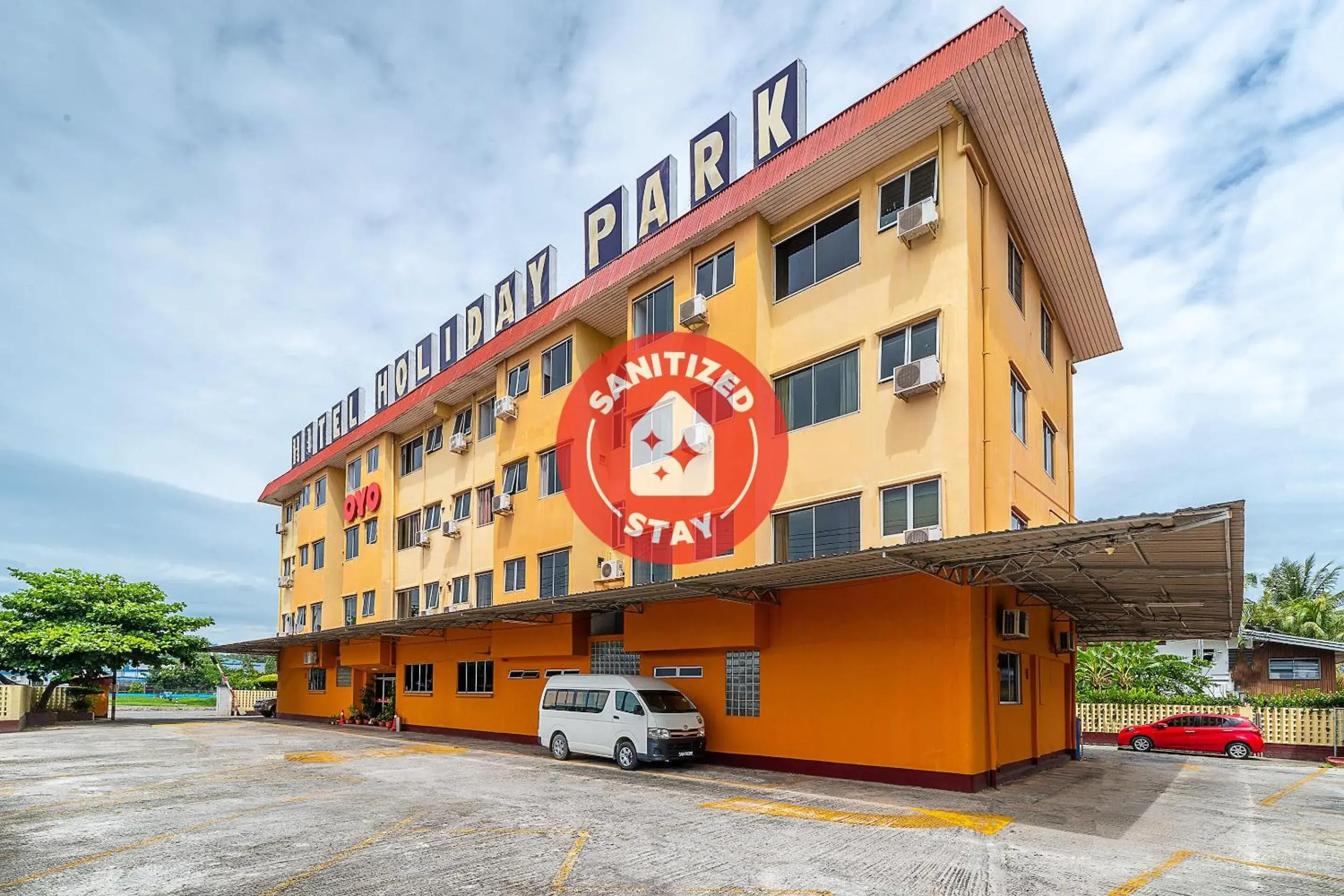 Facade/entrance, Property Building in OYO 89864 Hotel Holiday Park