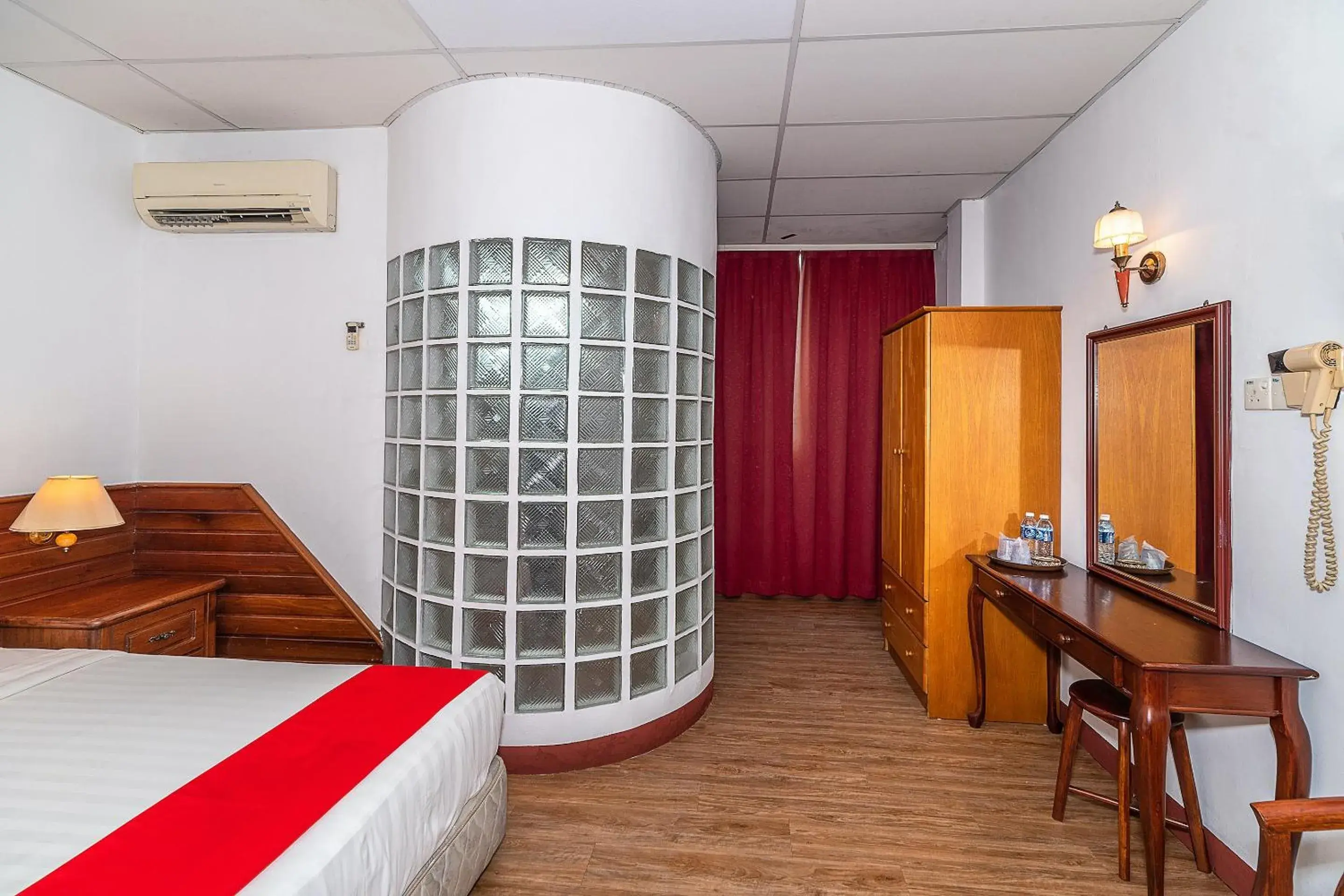 Bedroom in OYO 89864 Hotel Holiday Park