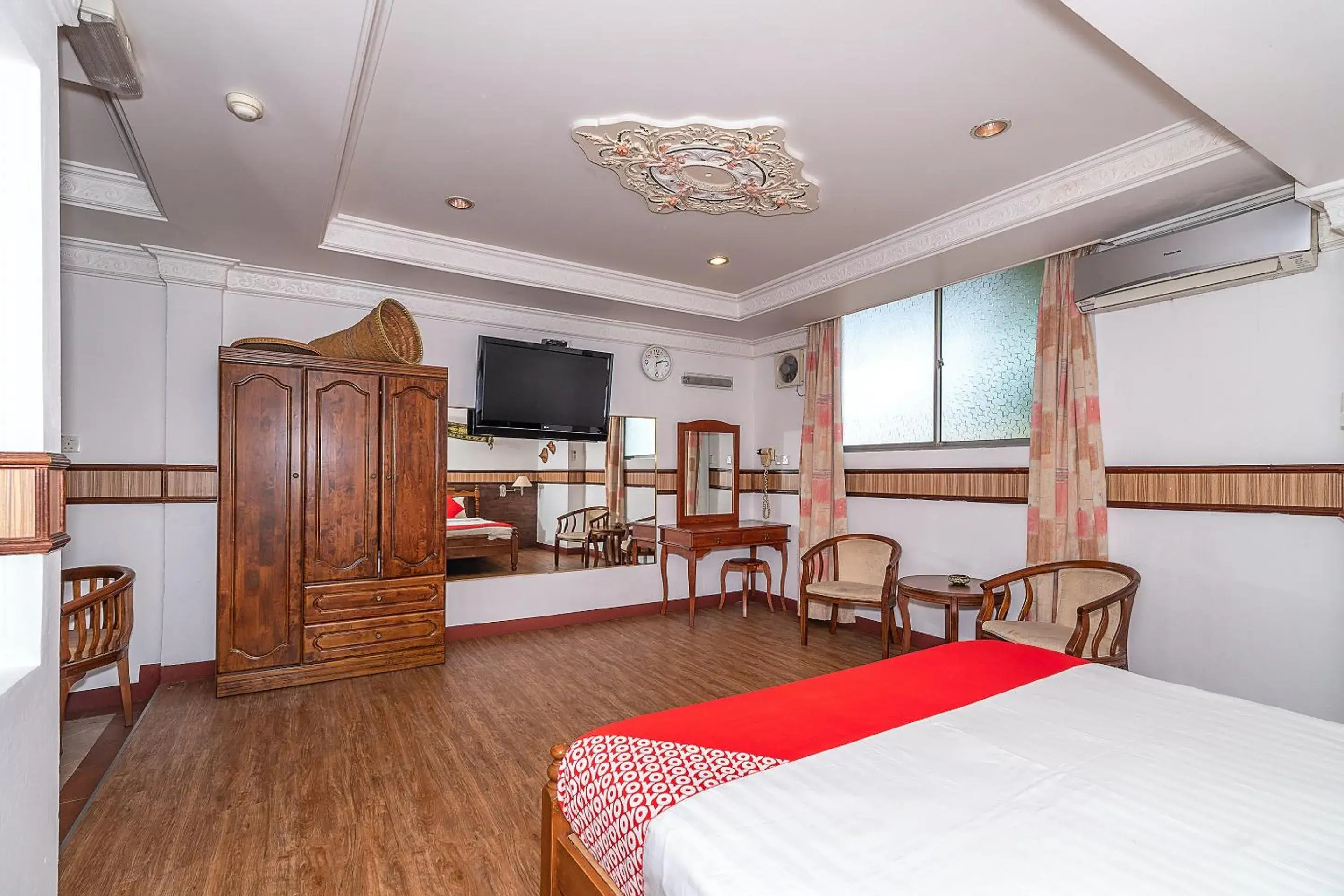 Bedroom in OYO 89864 Hotel Holiday Park