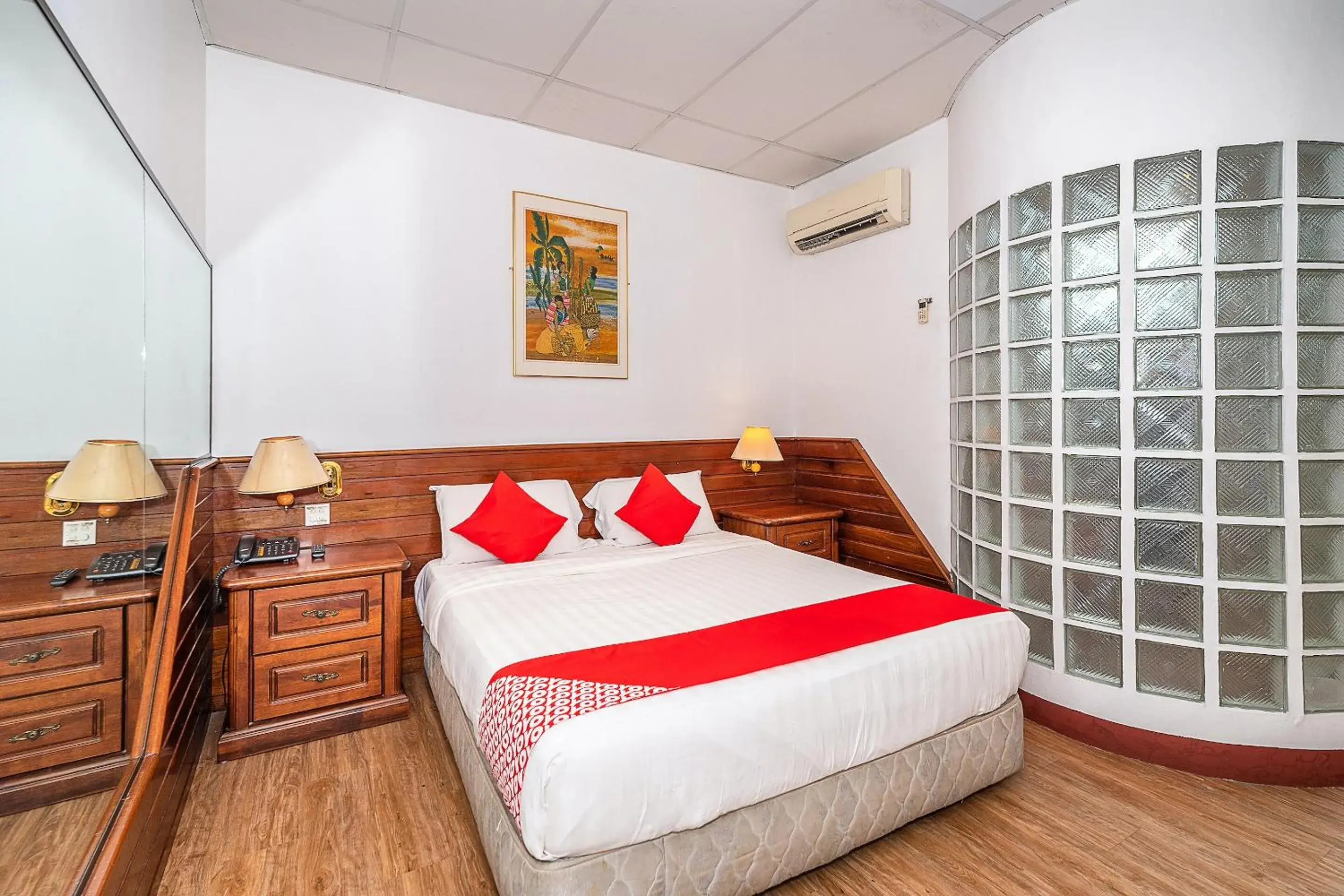 Bedroom in OYO 89864 Hotel Holiday Park