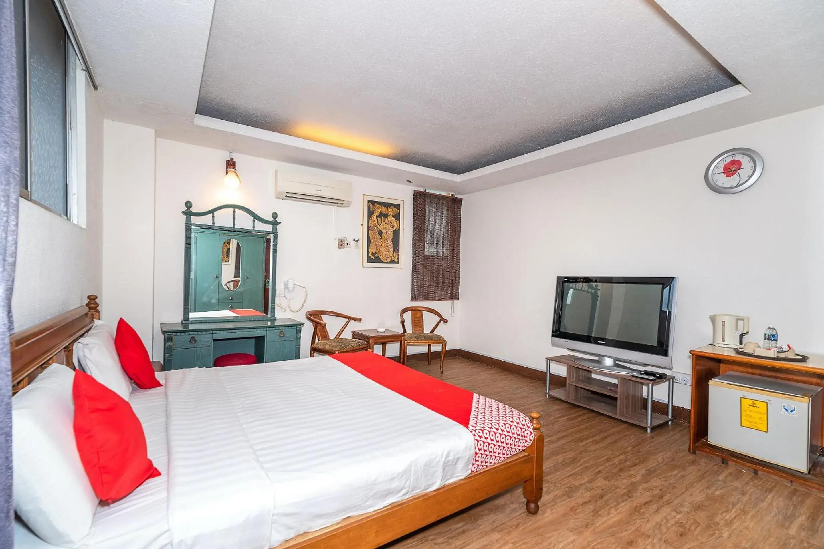 Bedroom, TV/Entertainment Center in OYO 89864 Hotel Holiday Park
