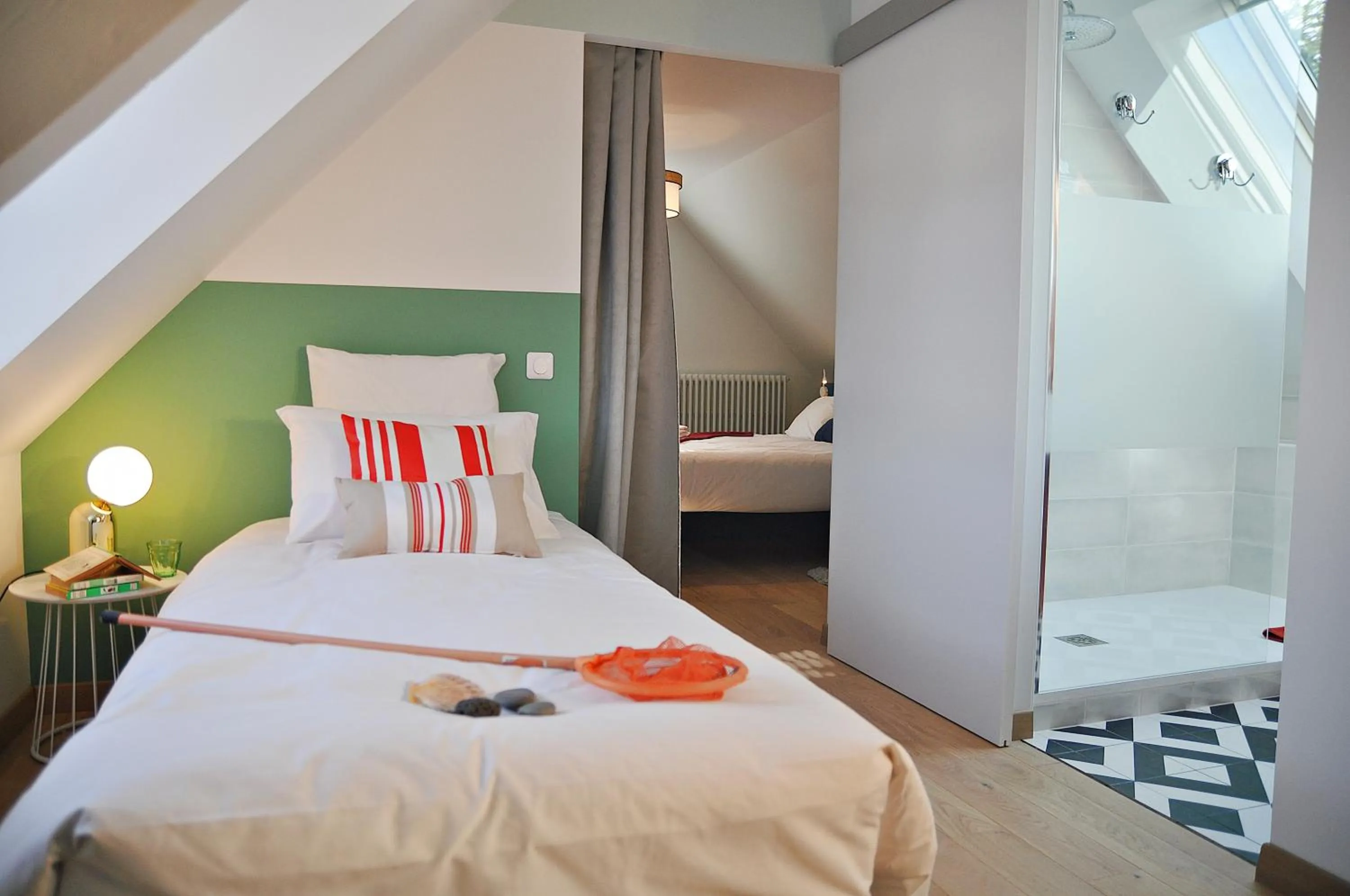 Photo of the whole room, Bed in KER EMBELLIE