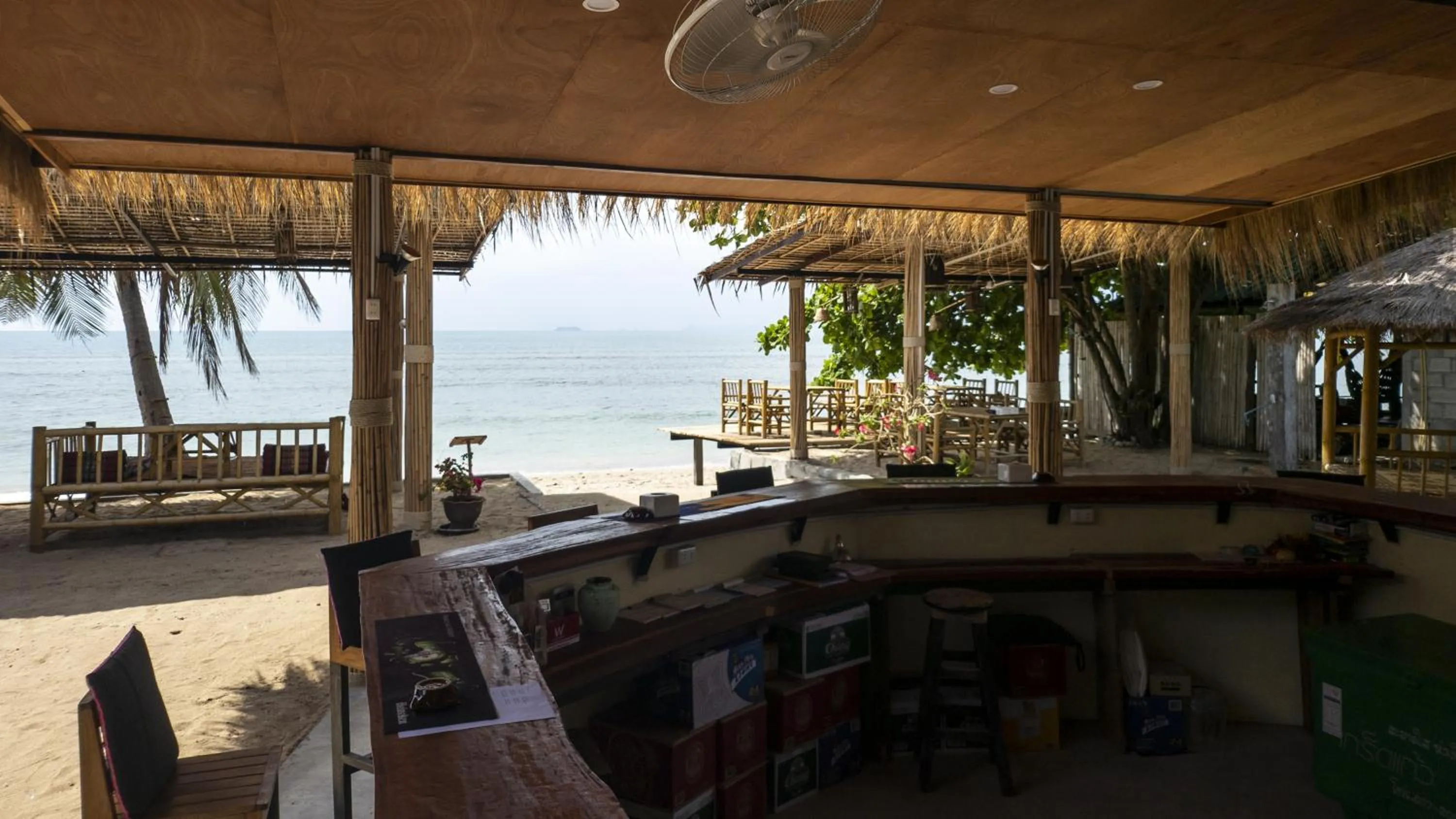 Restaurant/places to eat in Isara Lanta Beach Resort