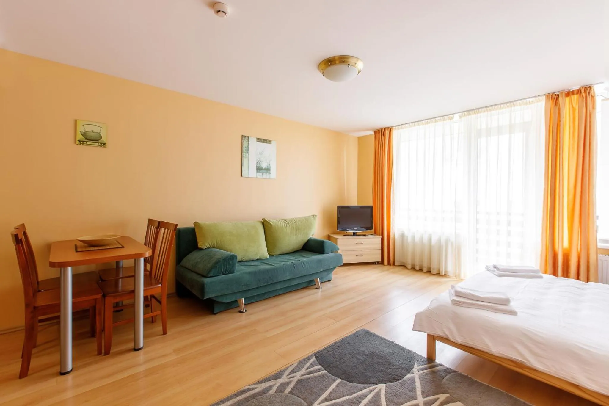 Seating area, Bed in Viešbutis Prie Fontano