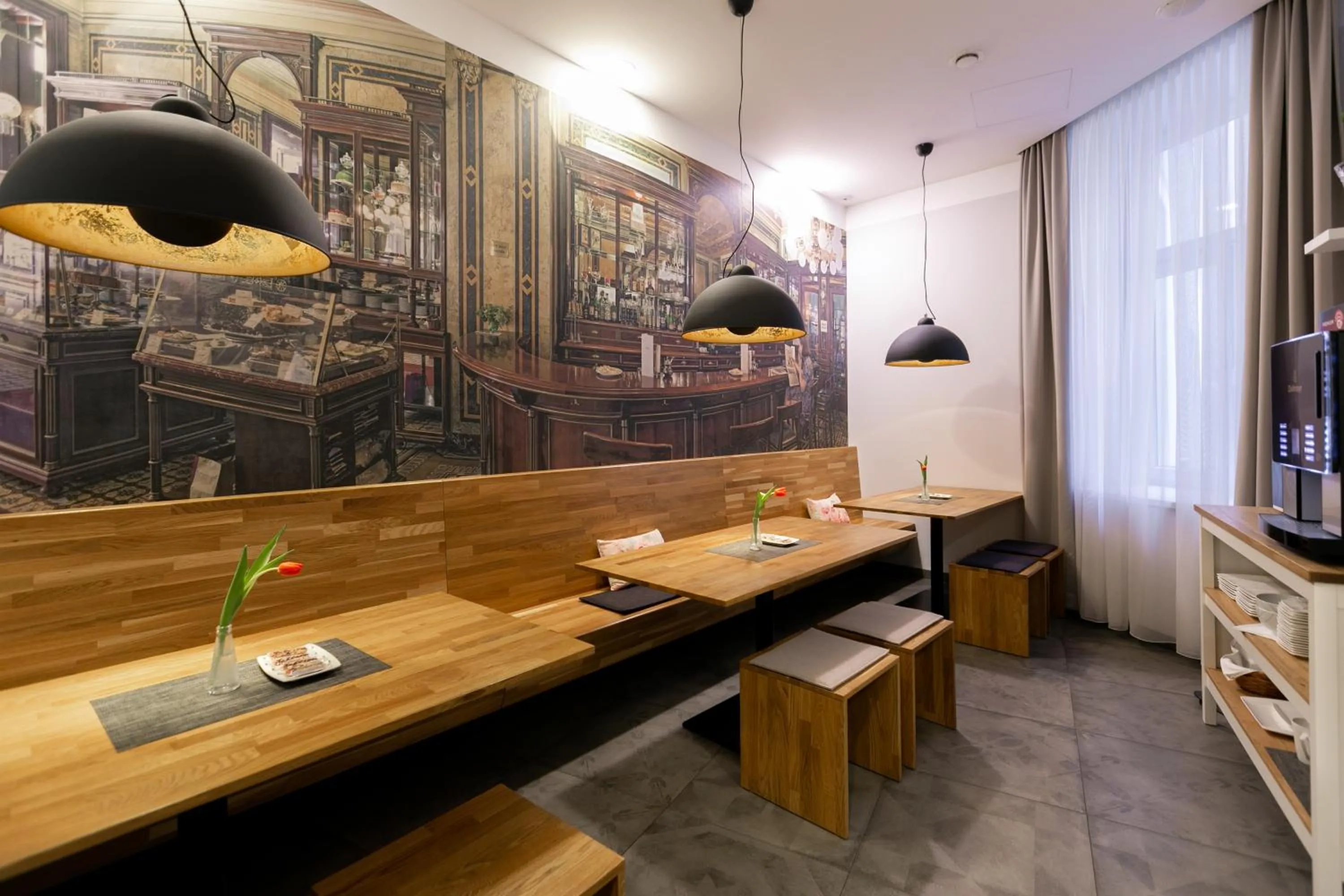 Kitchen or kitchenette in Room 55