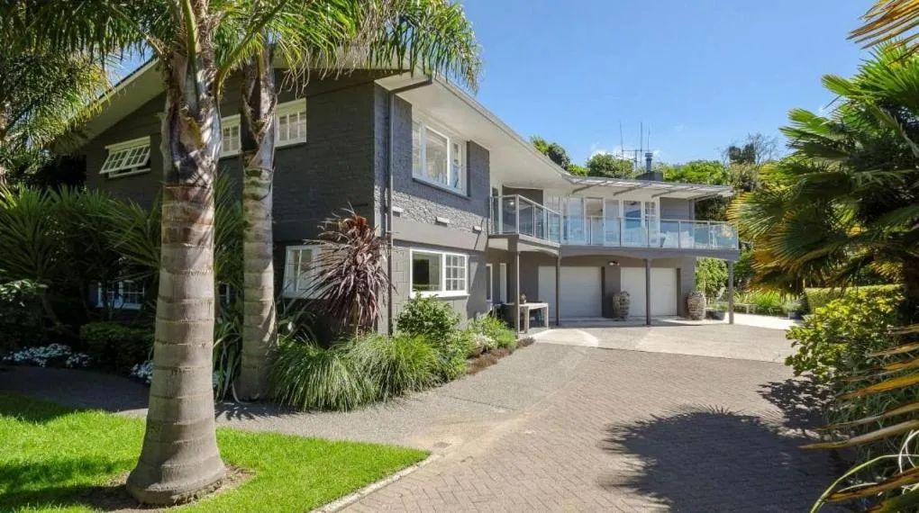 Apartment near the water