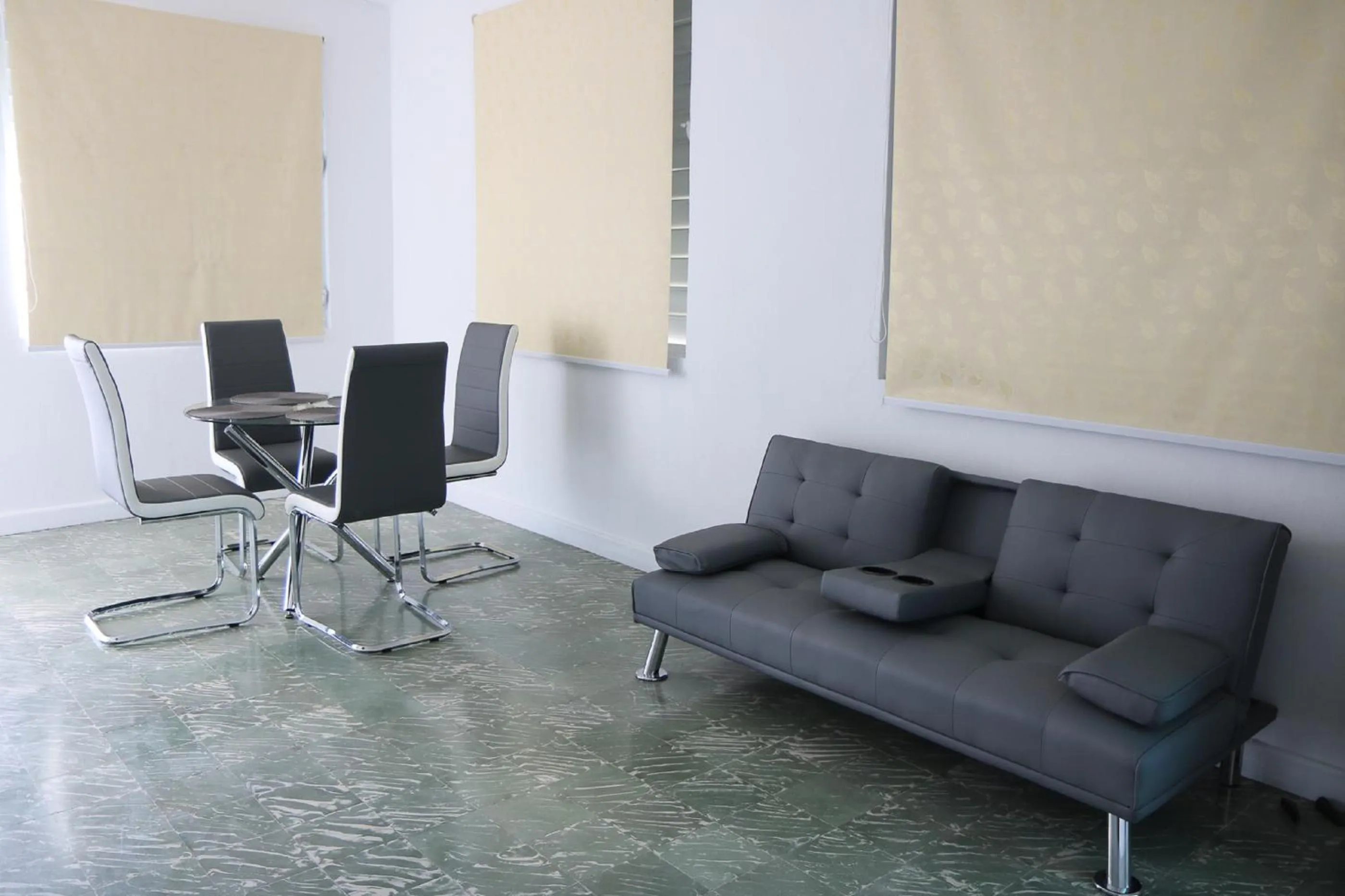 Living room in Mavs Boutique At Ponce