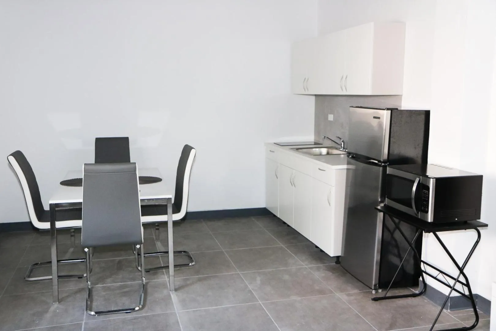 Dining area in Mavs Boutique At Ponce
