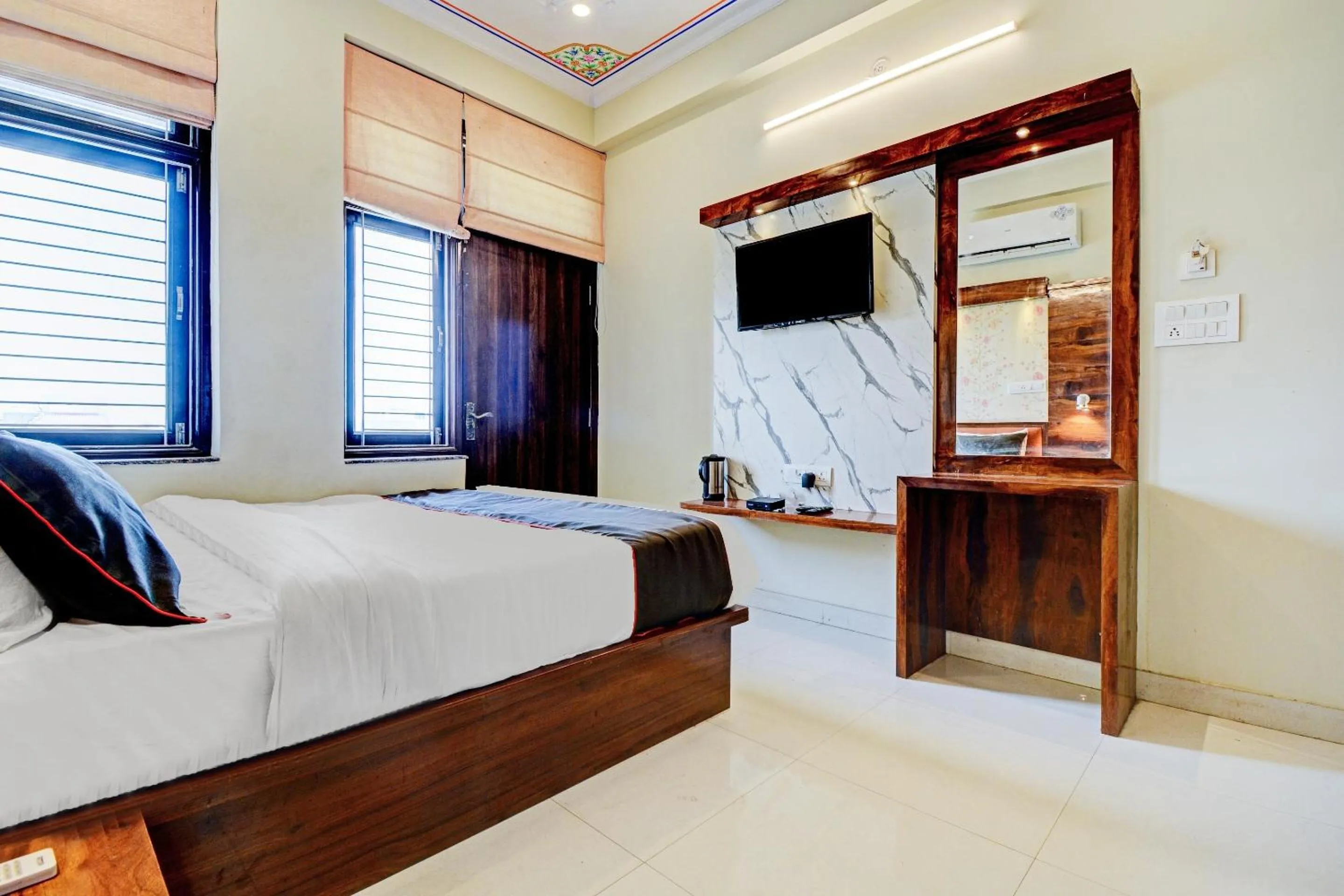 Bedroom, Bed in Super Collection O Tejesvi