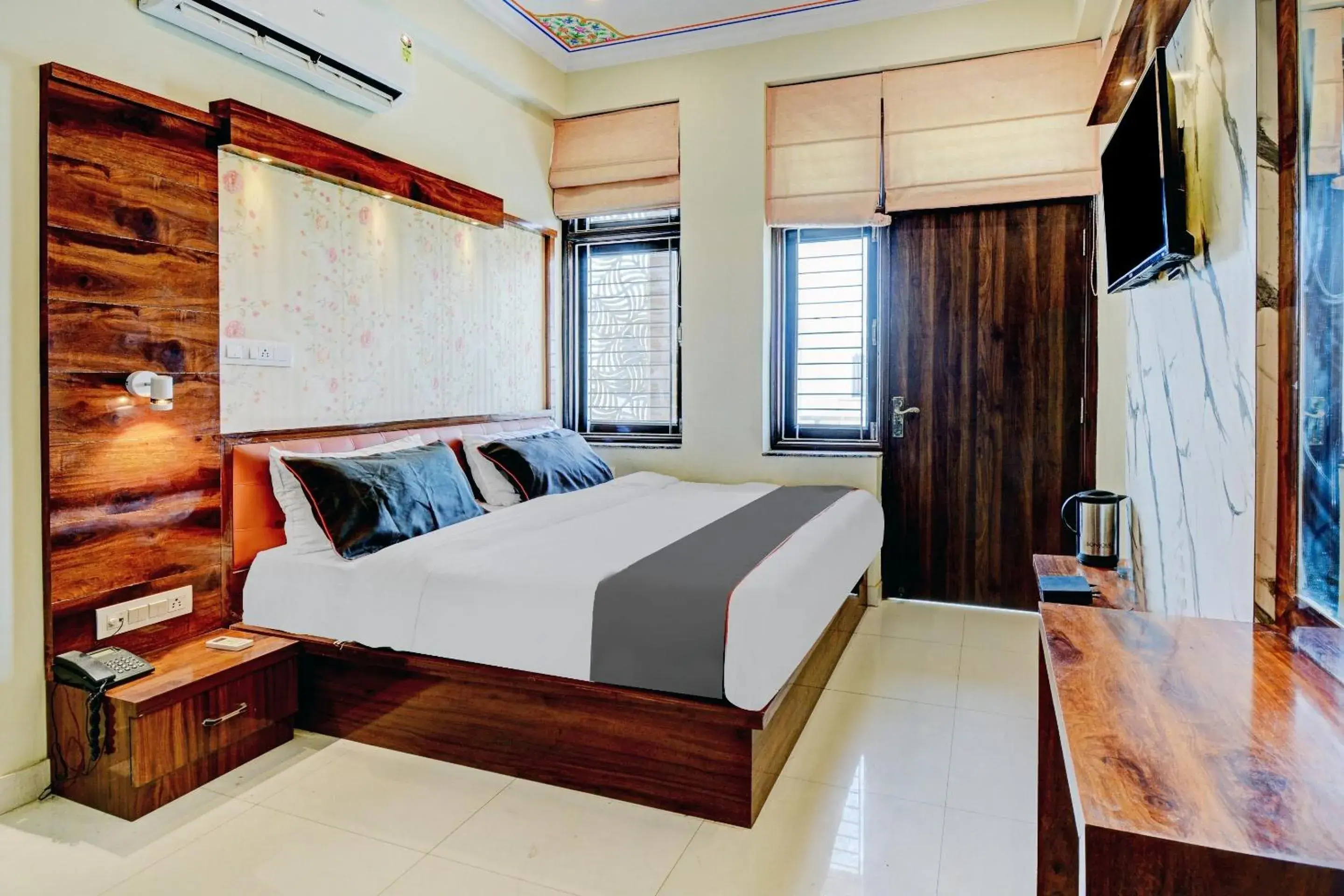 Bedroom, Bed in Super Collection O Tejesvi Bedroom, Bed in Super Collection O Tejesvi